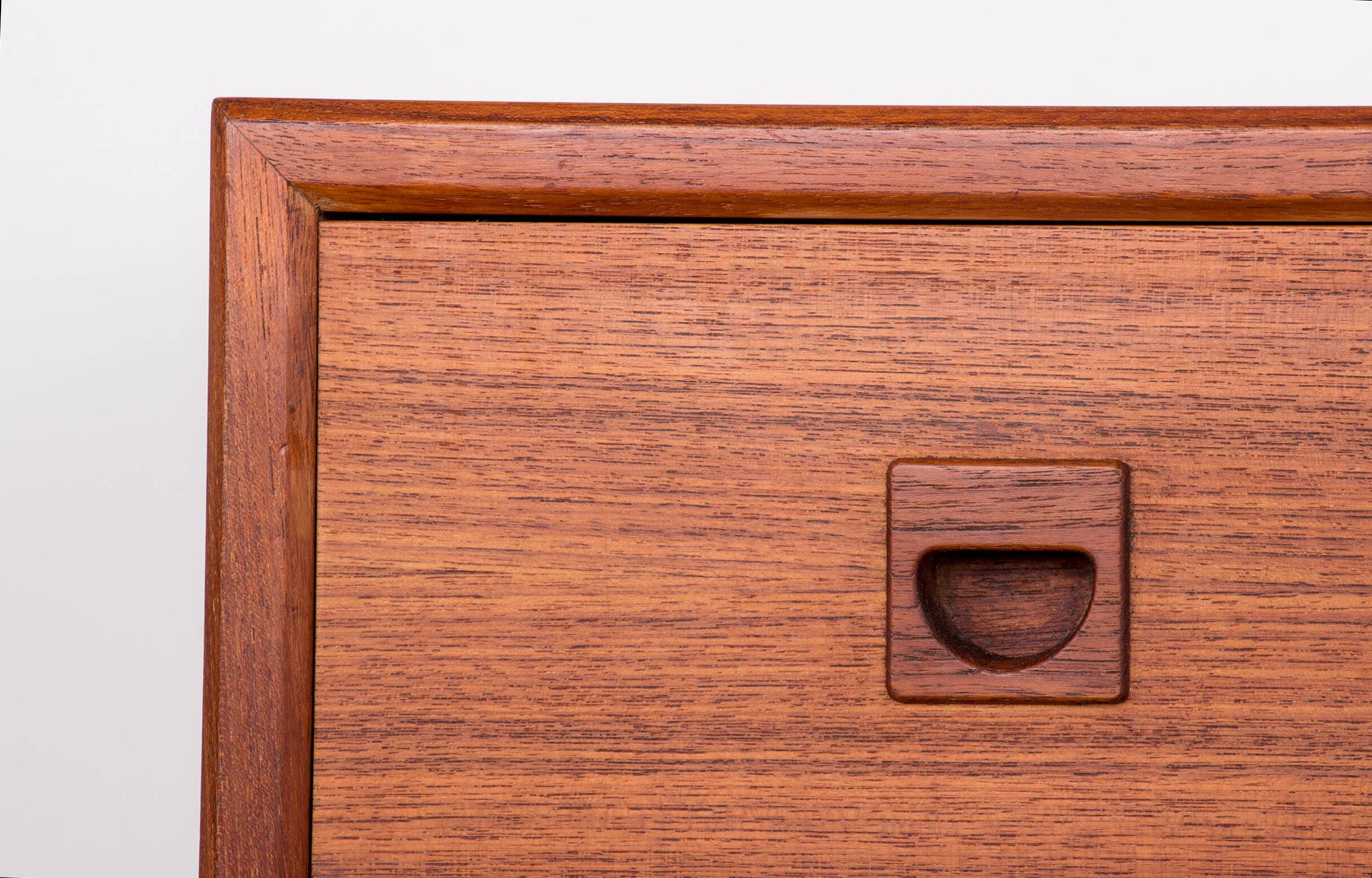 Danish teak chest of drawers or small sideboard, 3 large drawers, 1960.