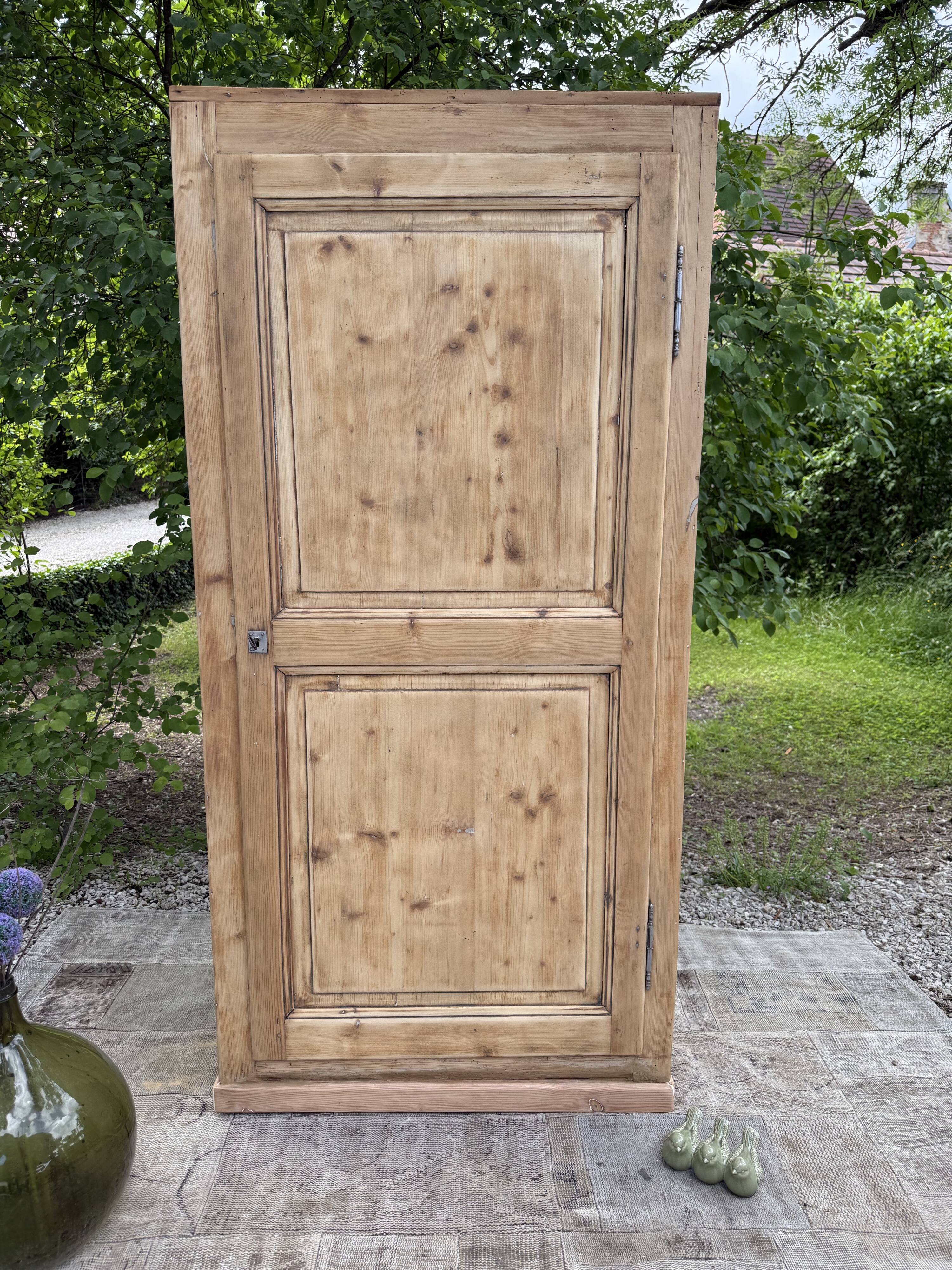 Armoire ancienne bois rénovée