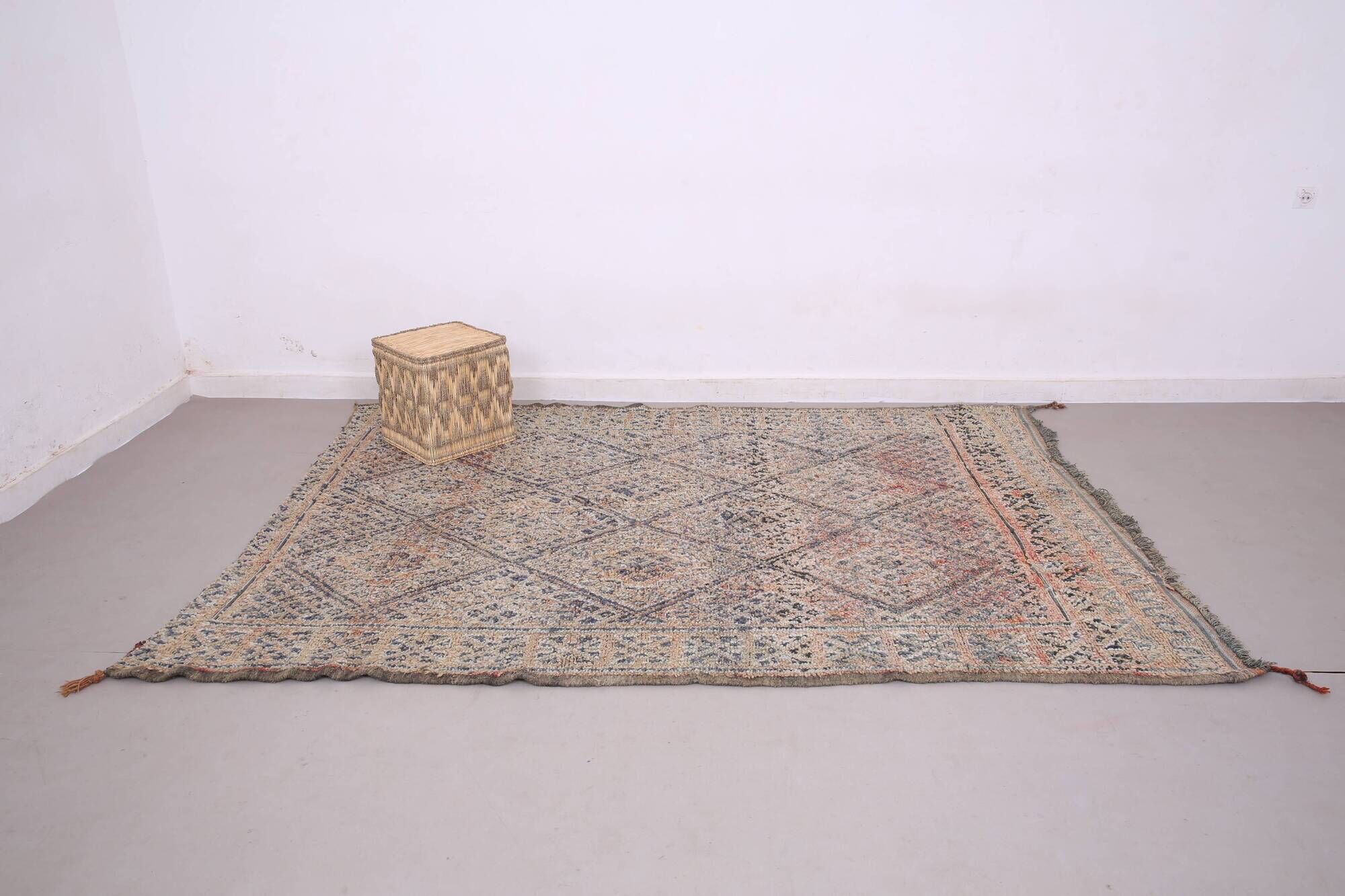 Vintage Moroccan Beni Mguild Rug 194 x 270 cm - Berber Wool Rug Handmade