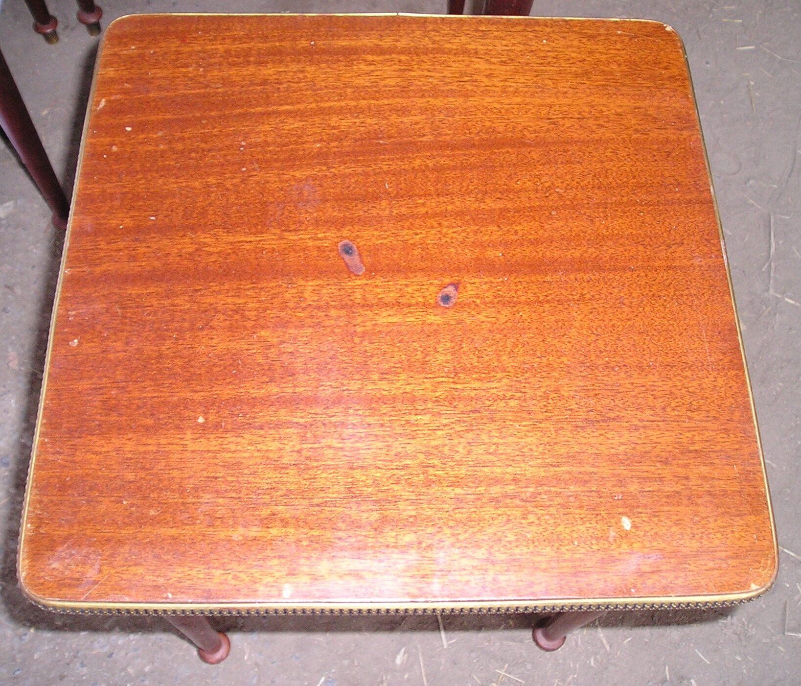 Set of 3 nesting tables in mahogany
