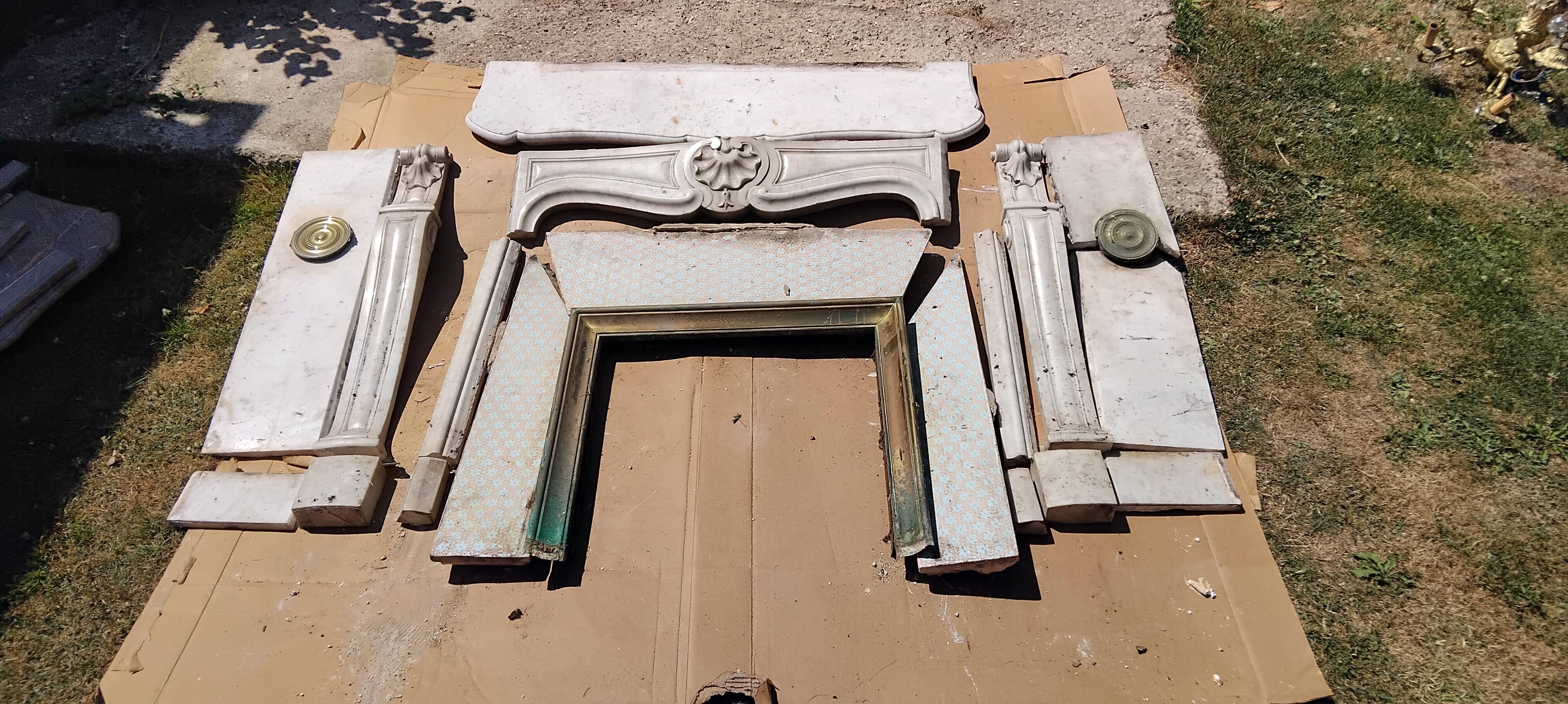 Louis XV style fireplace in veined white Carrara marble and XI ceramics.