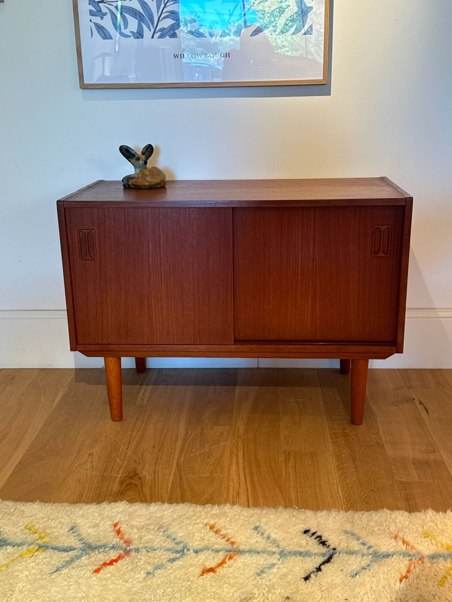 Petit buffet scandinave vintage en teck "Lauge"