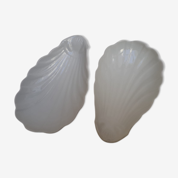 Pair of porcelain shell ravines