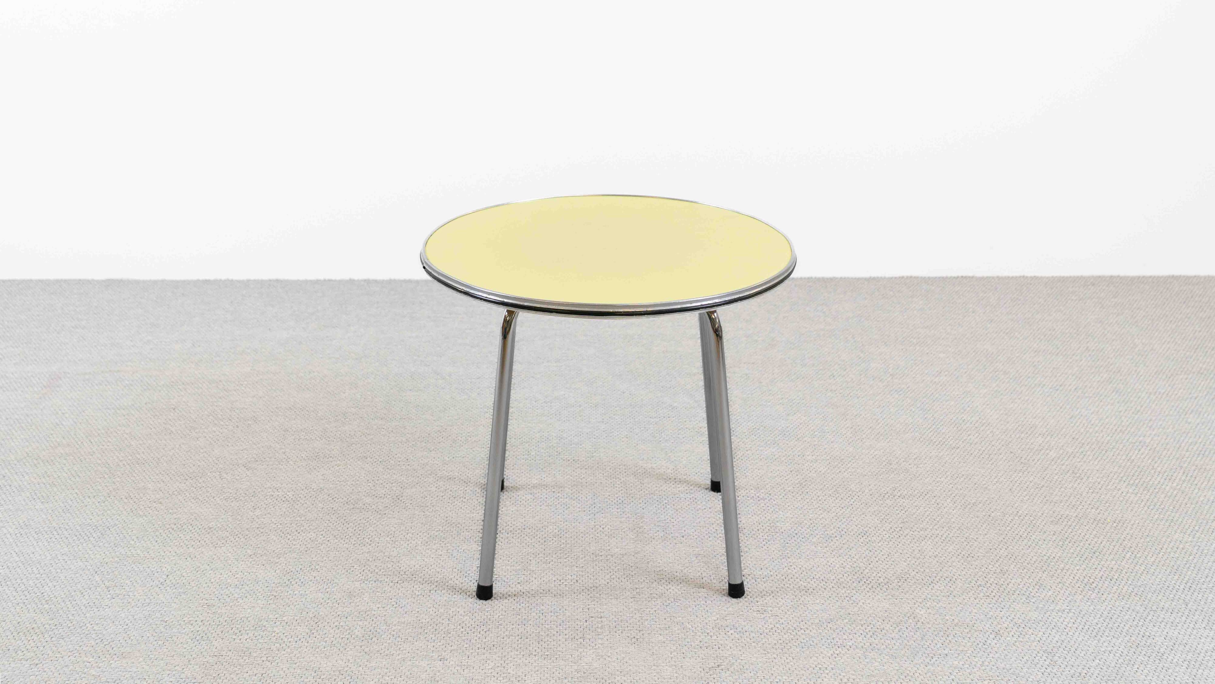 Table d'appoint en tube d'acier Bauhaus vintage