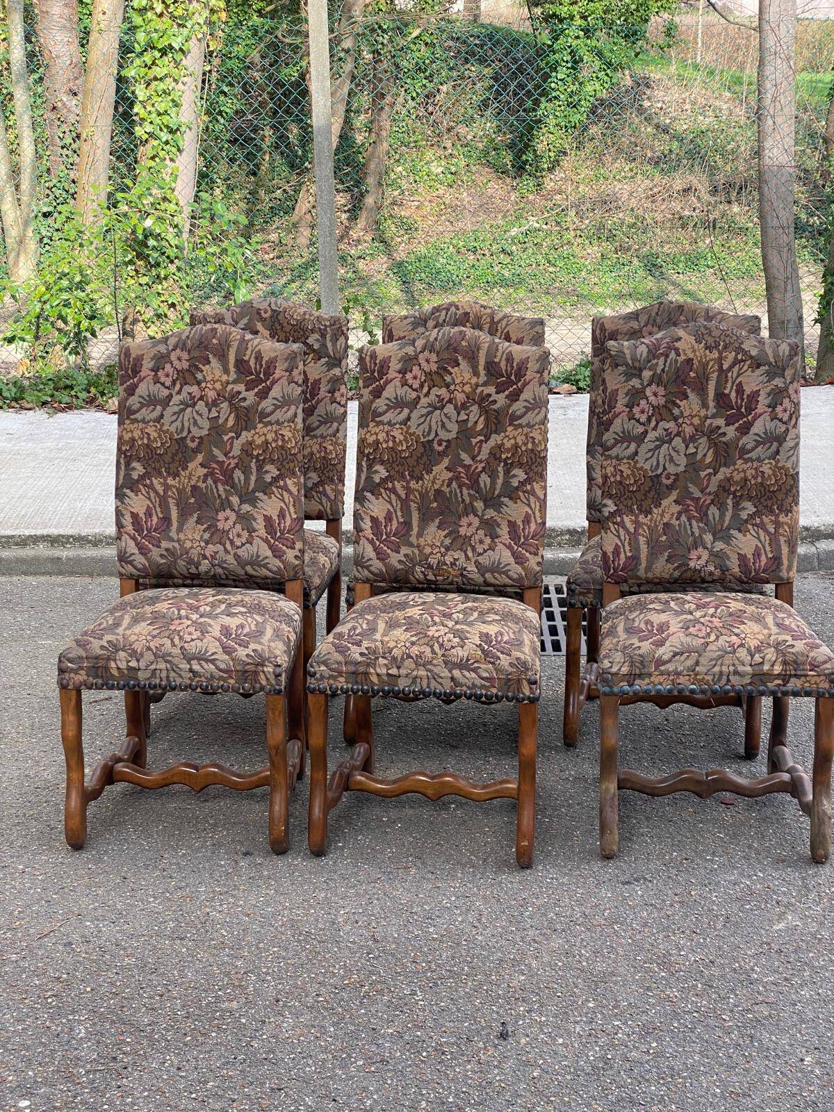 6 Louis XIV chairs made of solid wood with sheep bone and 19th-century floral fabric.