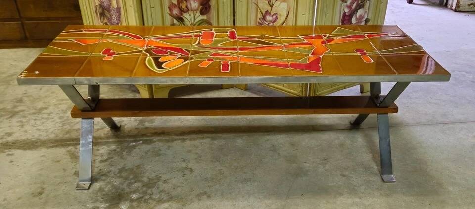 Vintage coffee table from the 1960s/70s with a tiled top.