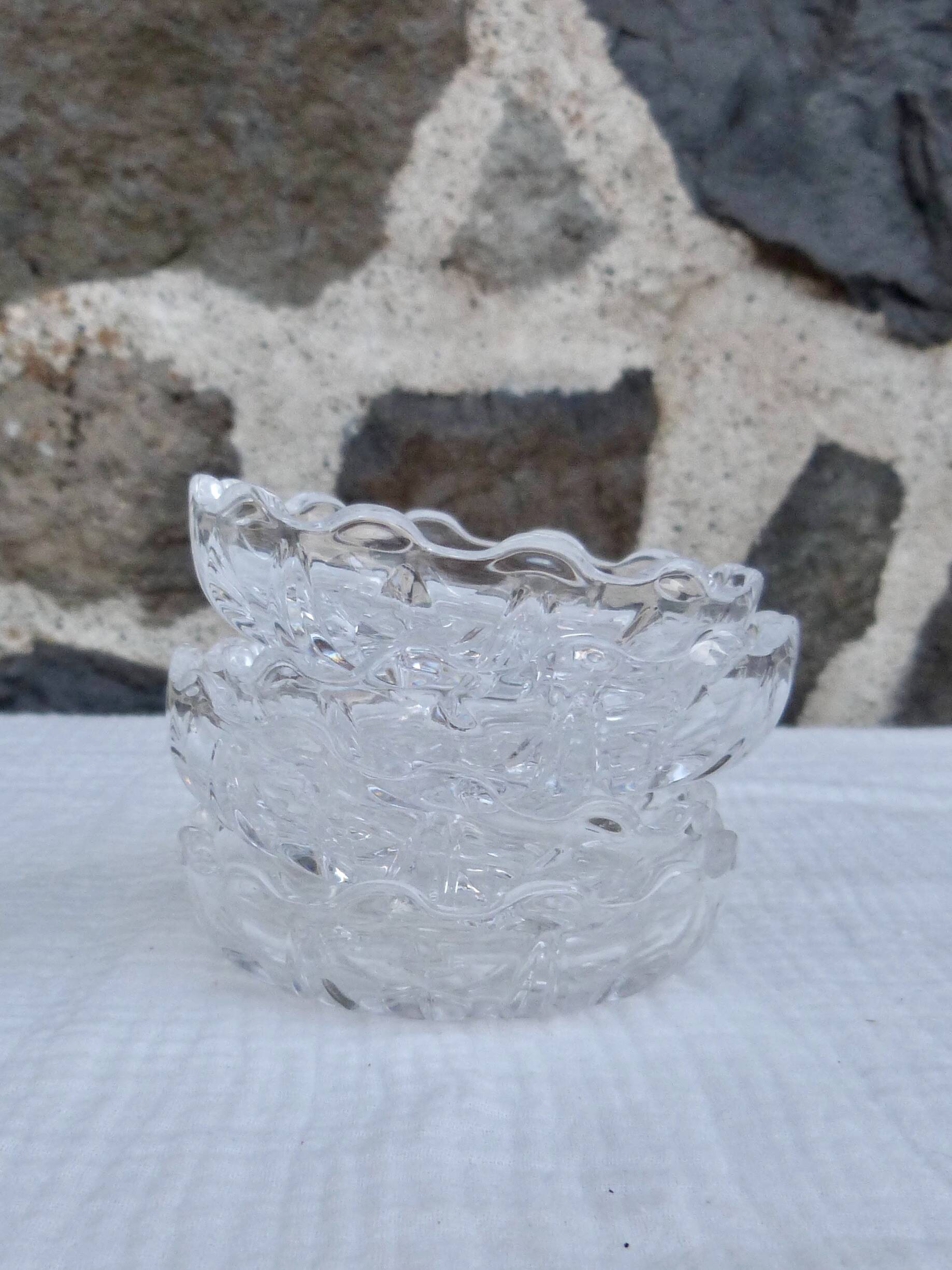 Set of 4 XS cut glass bowls