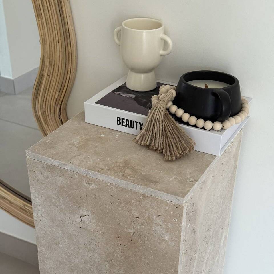 Column side table in travertine