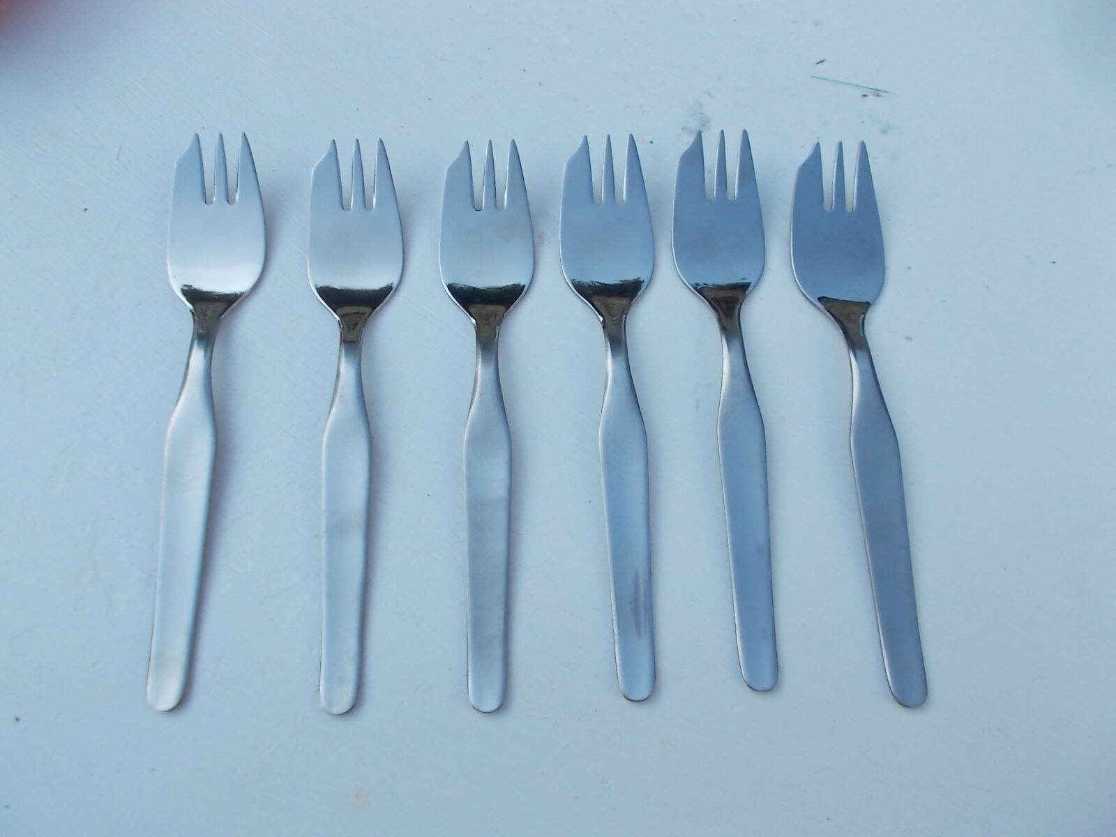 6 cake forks in box