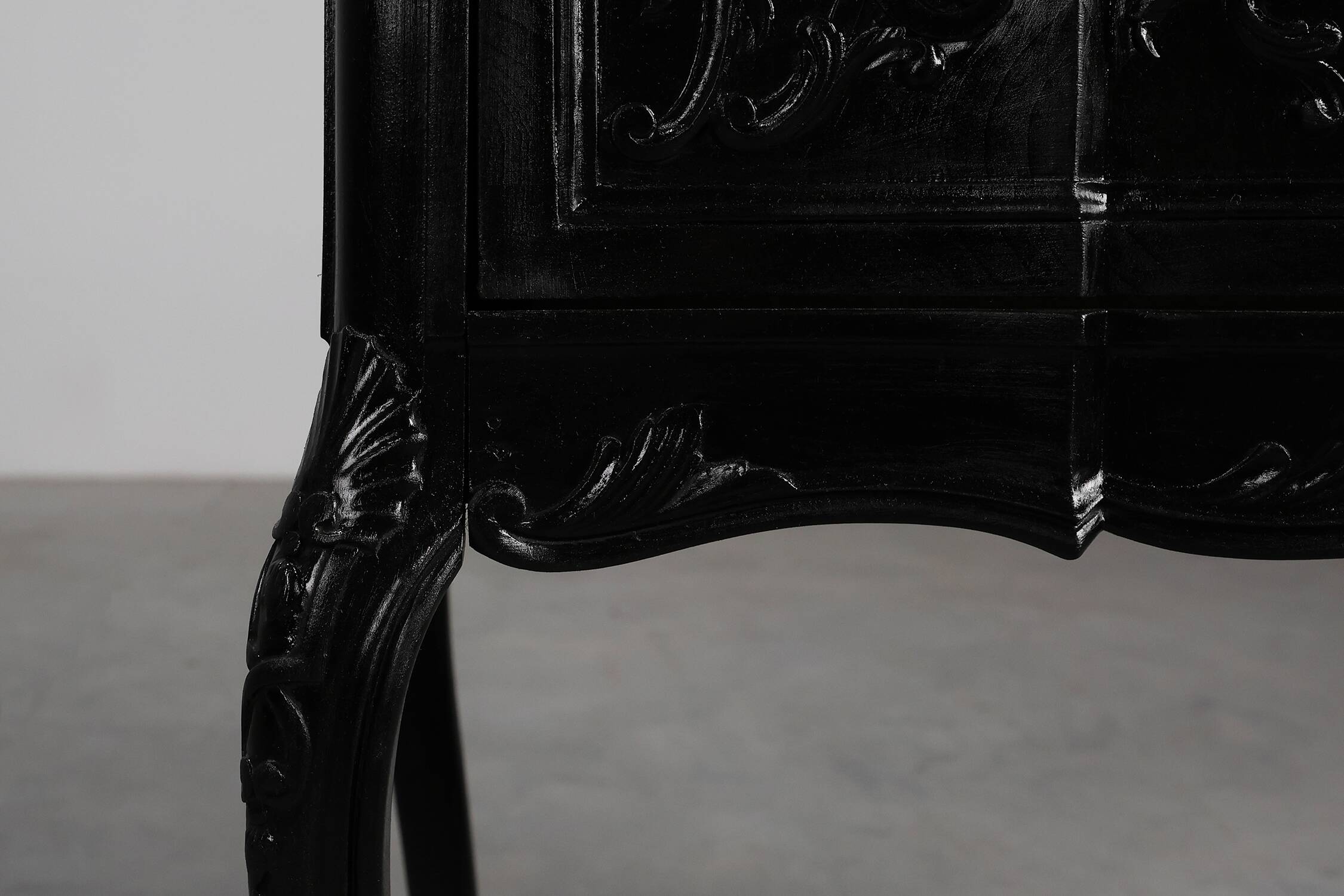 20th Century French Louis XV Style Chest of Drawers in Carved Wood