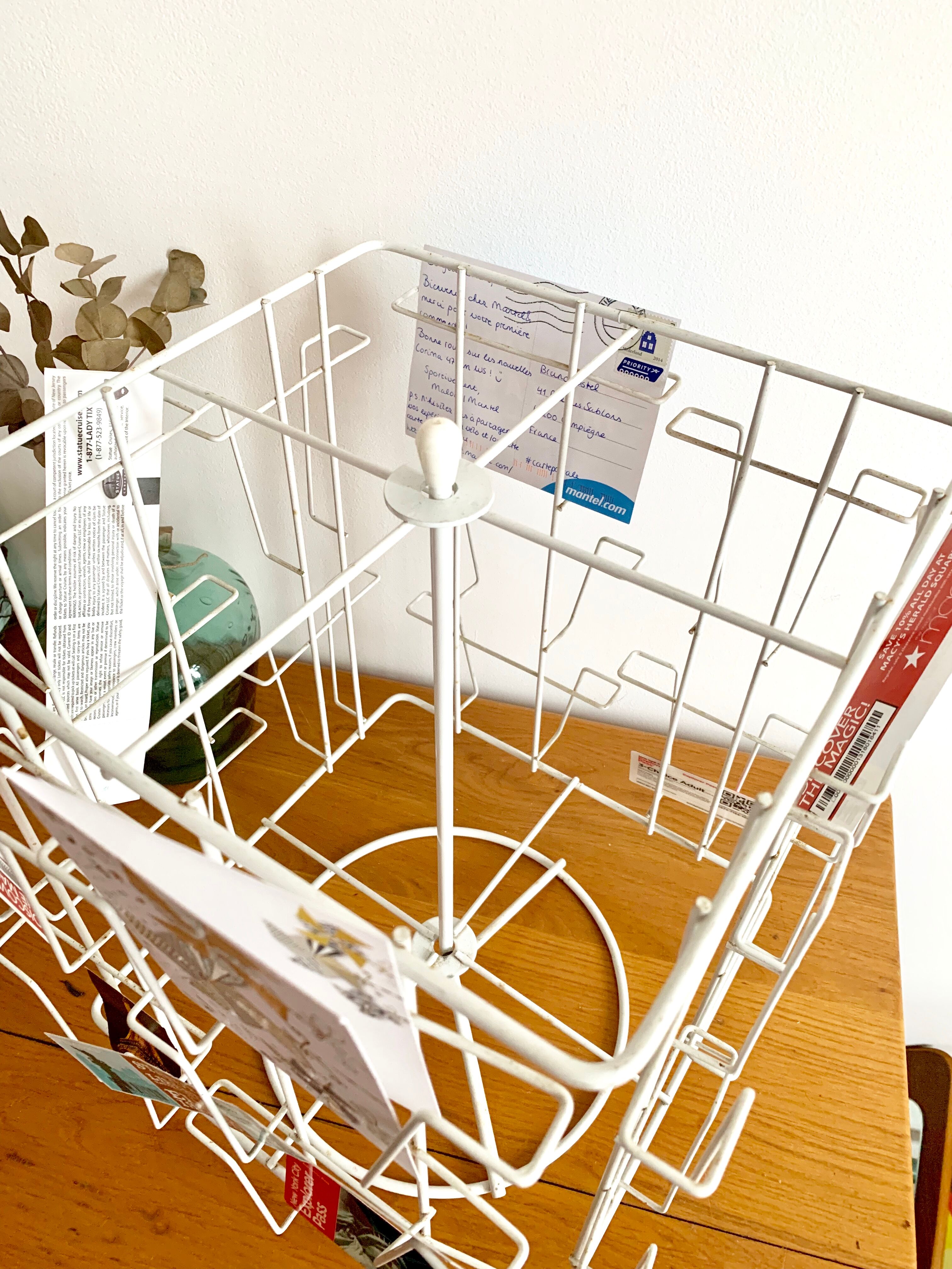 Display turnstile postcards