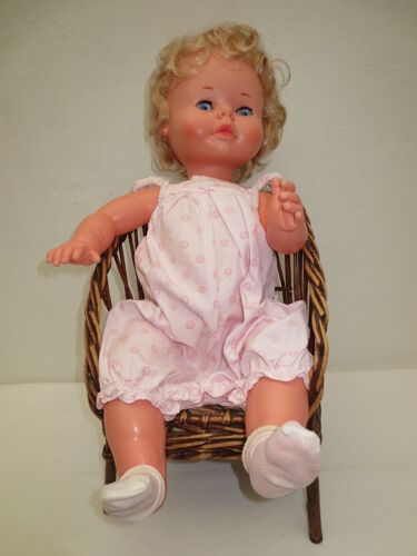 Ancien fauteuil en osier pour poupées, jouet