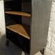 Meuble sur roulettes en métal à étagères en bois modulables