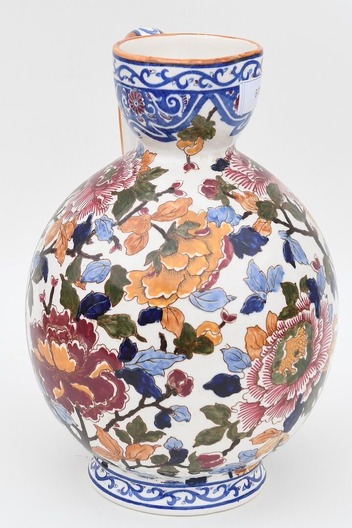 Gien's faience pitcher