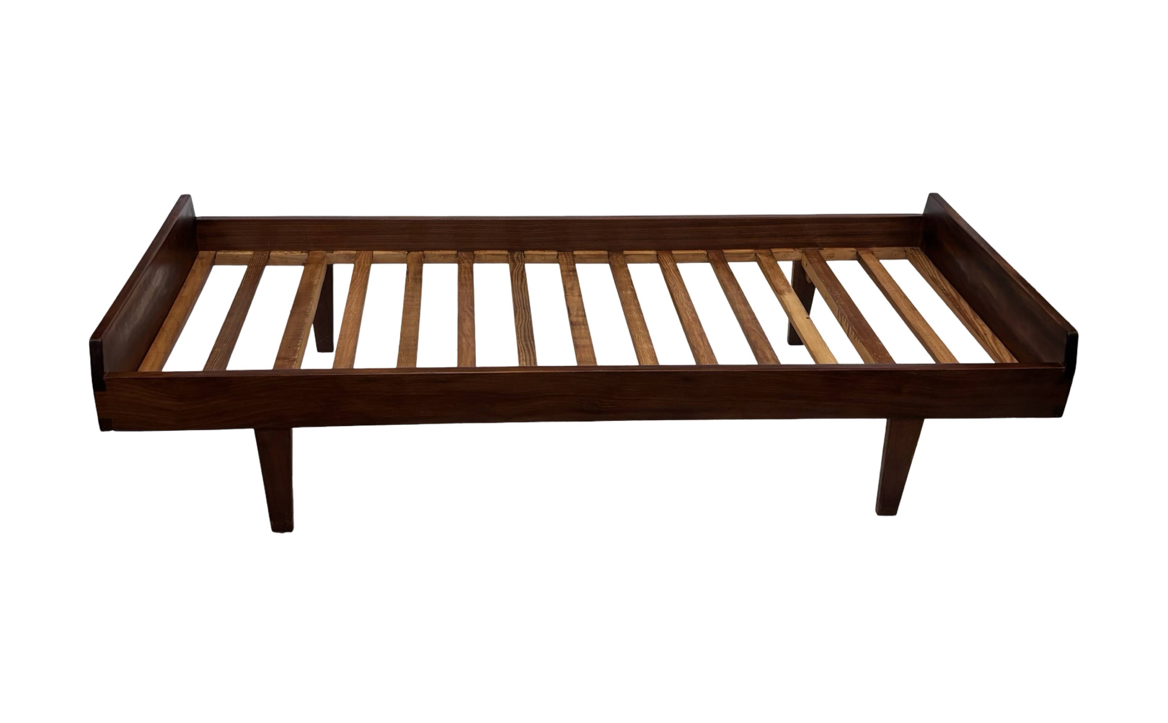 Vintage daybed minimalist design in Teak  960s