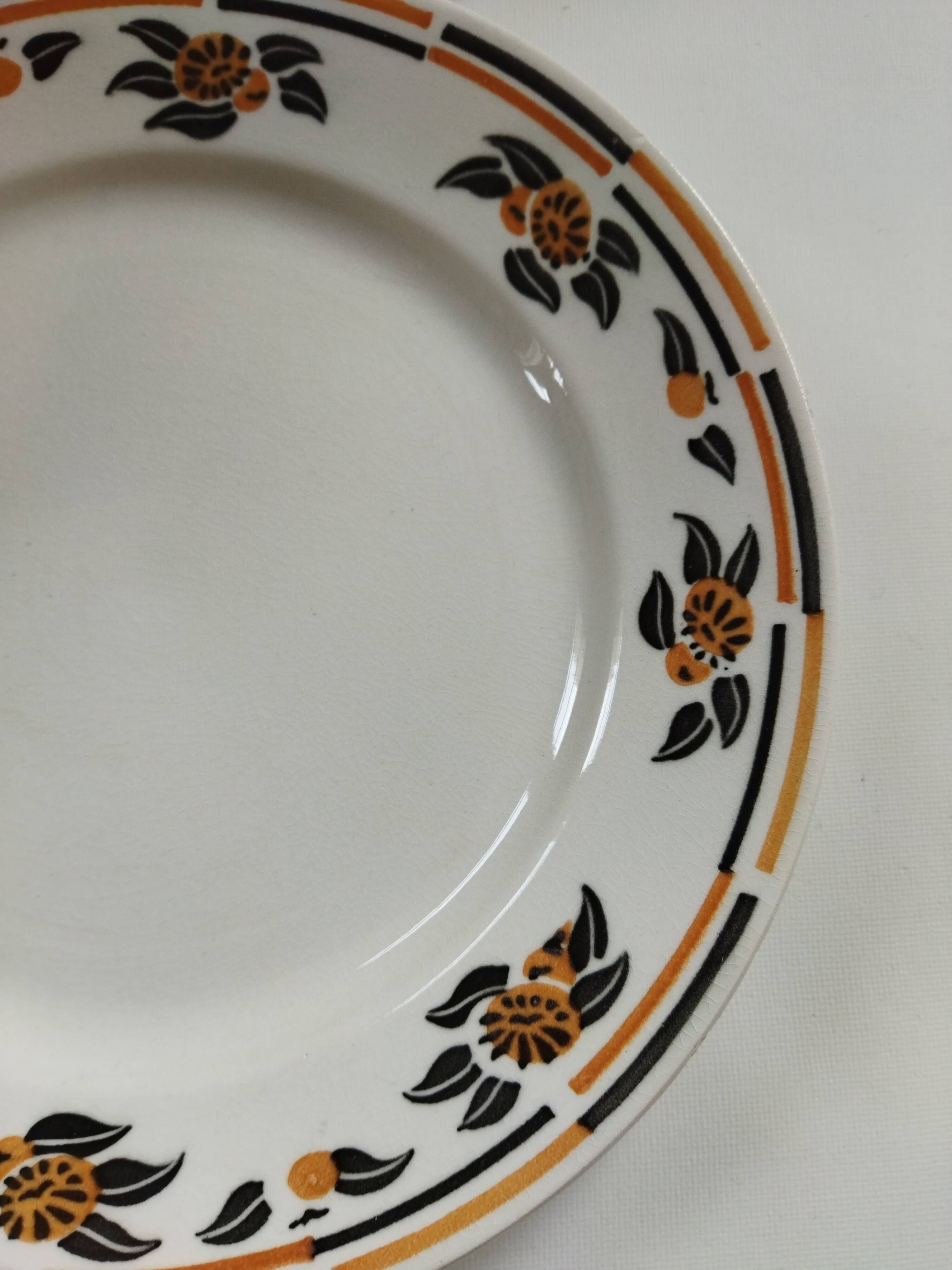 8 Badonviller “Modern” plates