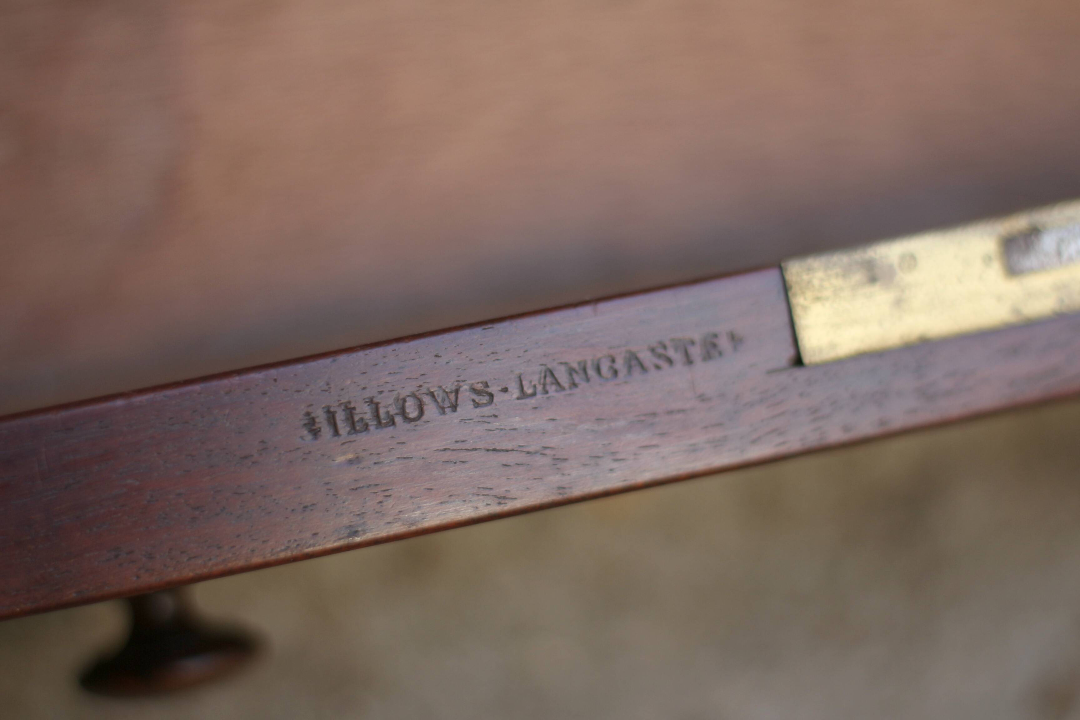 Exceptional: pair of Gillows of Lancaster chiffoniers (circa 1830)