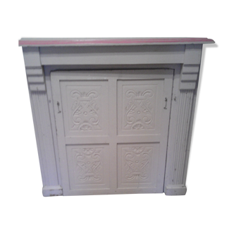 Mantel's coat with his door