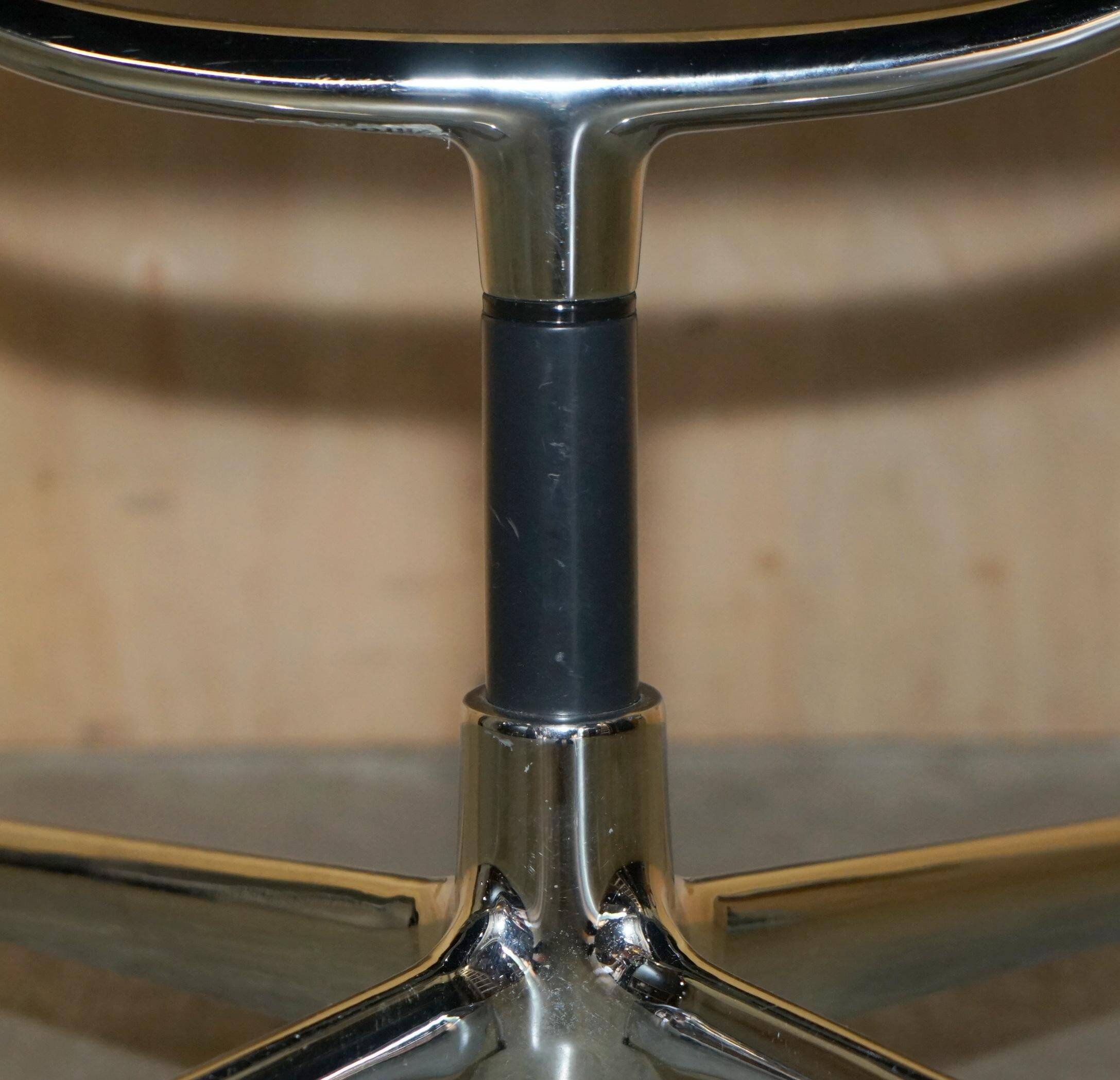 Charles & Ray Eames Vitra EA108 Hopsak swivel office chair