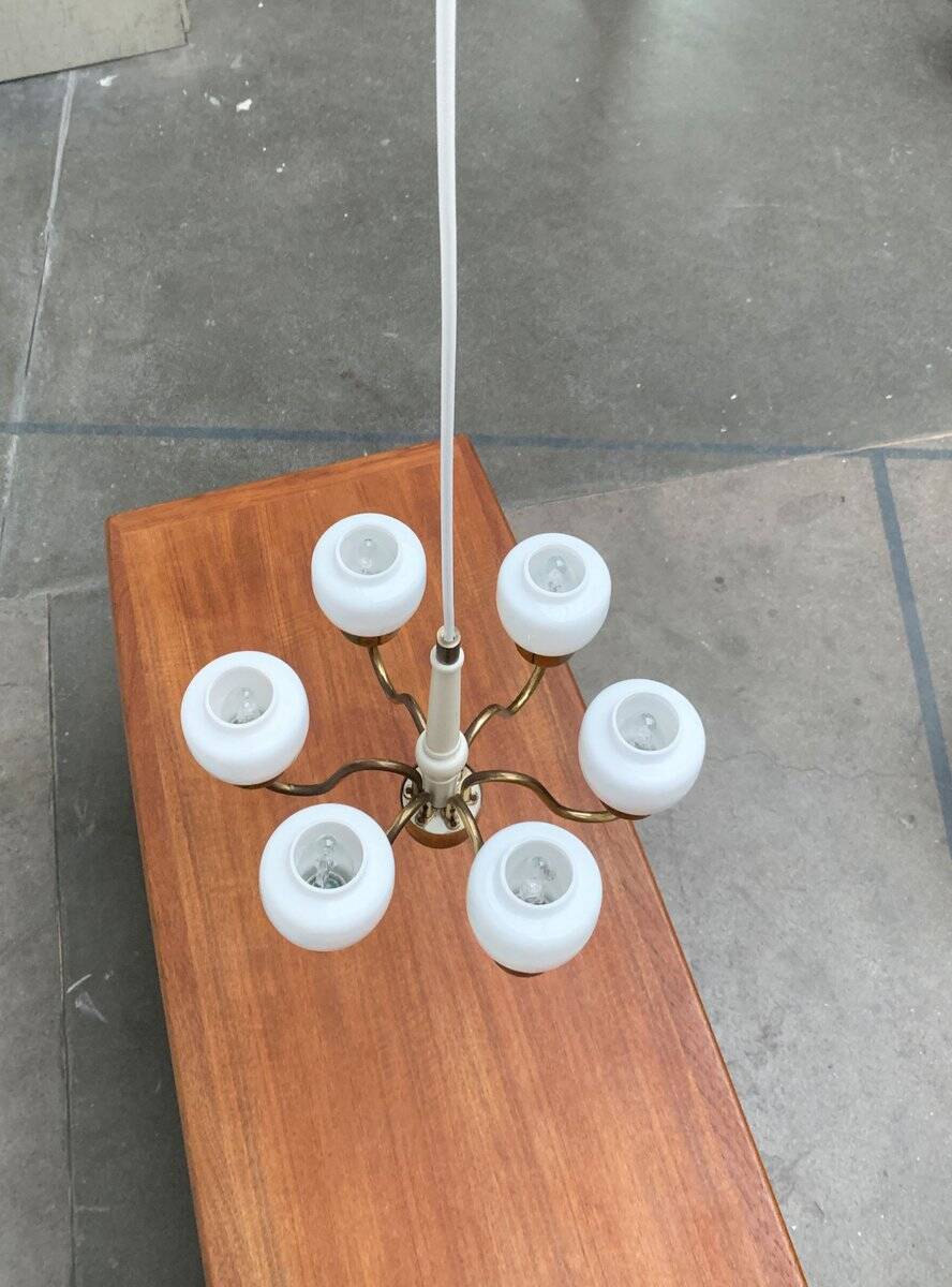Swedish chandelier T526 from the mid-century by Hans-Agne Jakobsson for Hans-Agne Jakobsson AB.