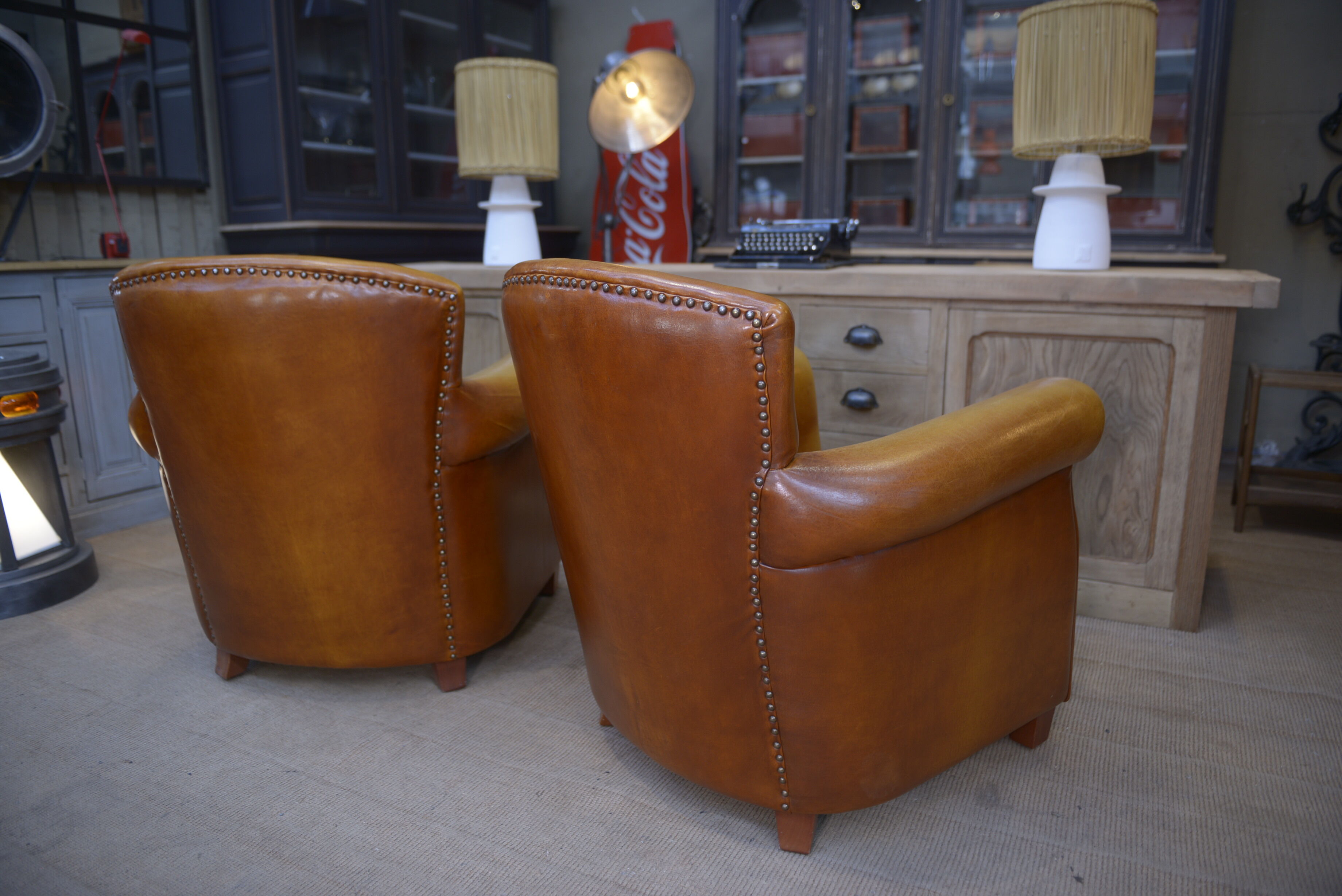 Paire de fauteuils club vintage en cuir