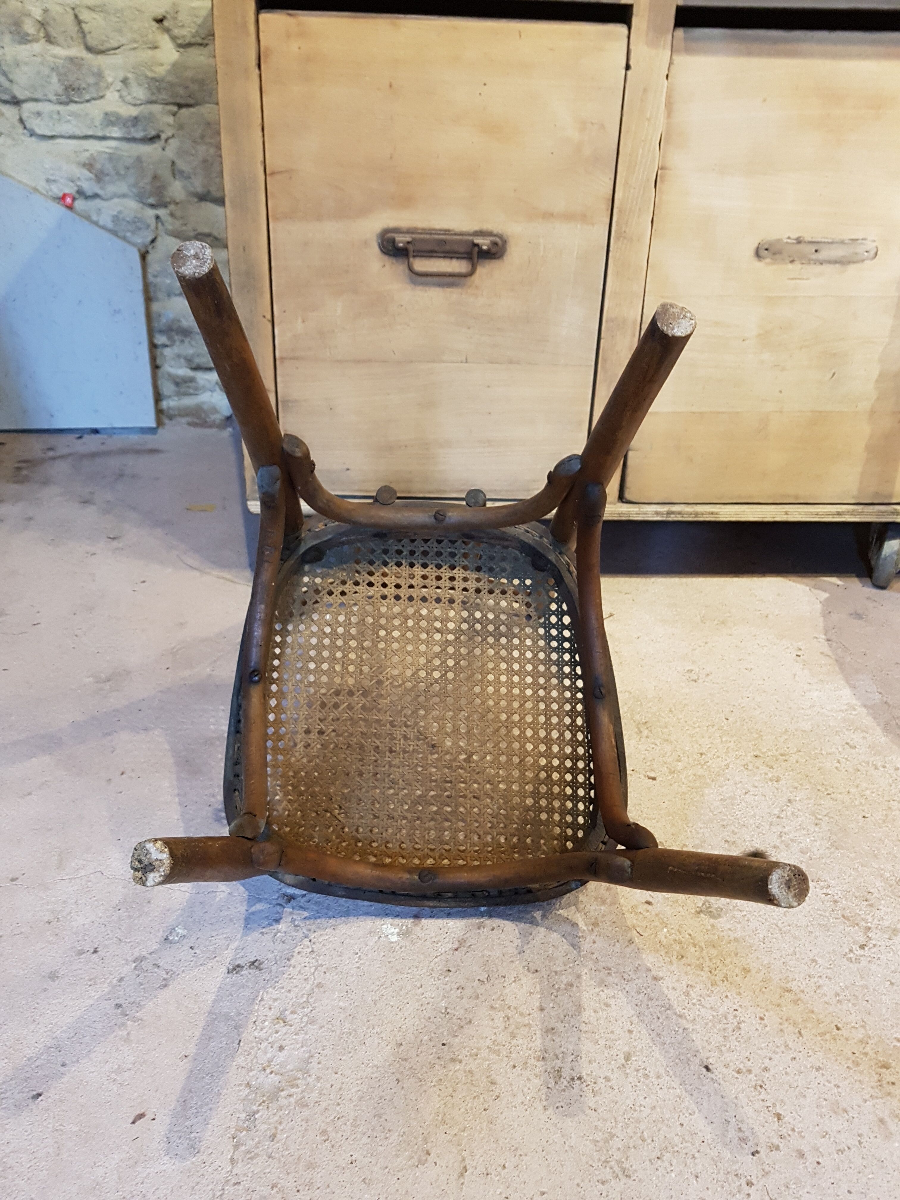 Chaise de bistrot cannée