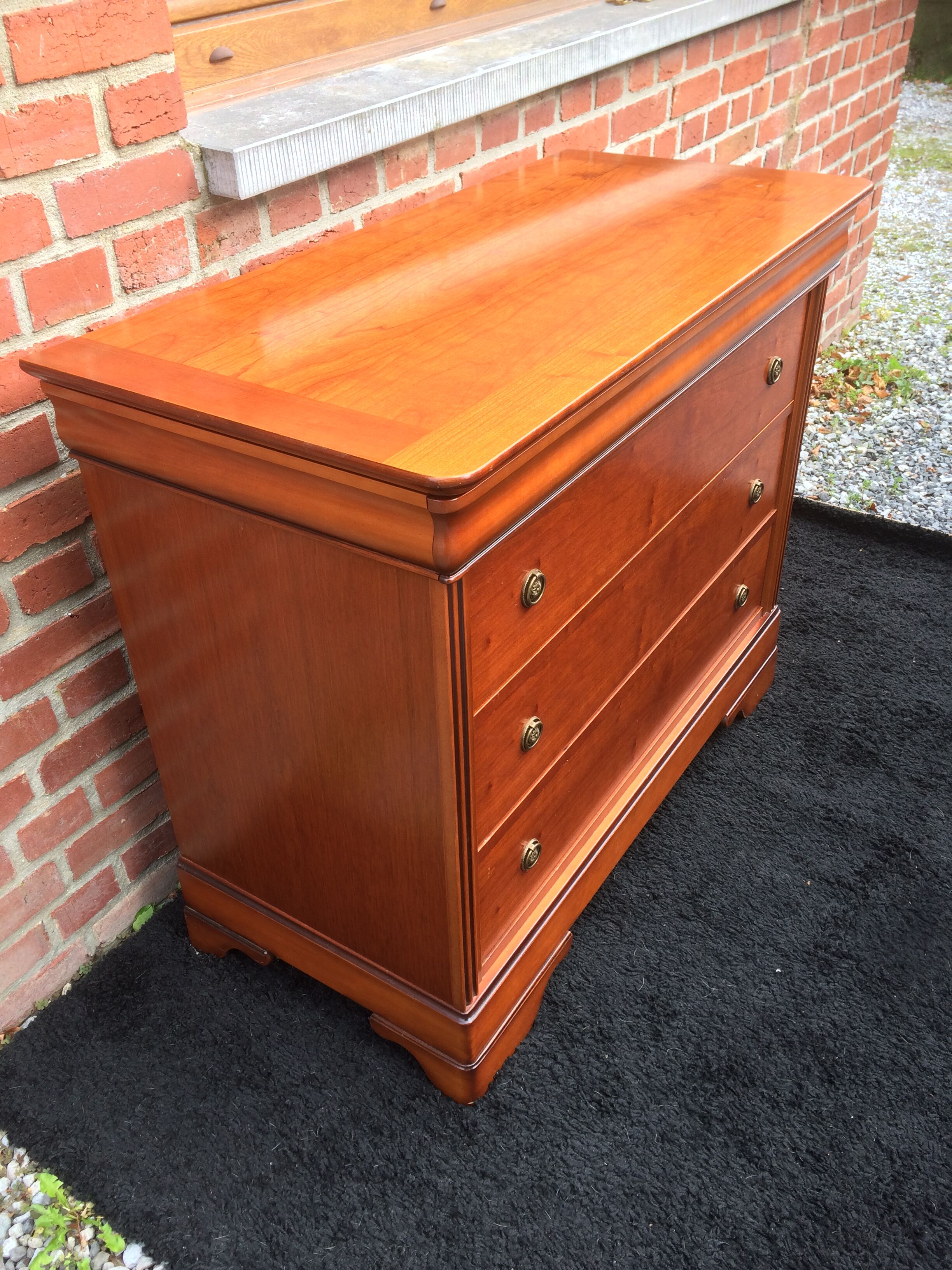 Commode à tiroir secret