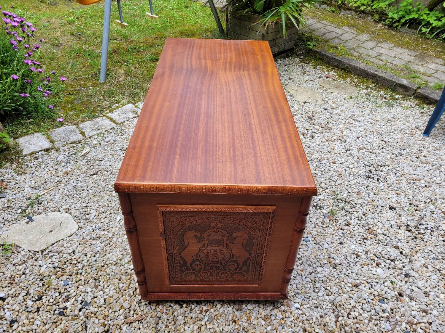 Portuguese chest in solid mahogany