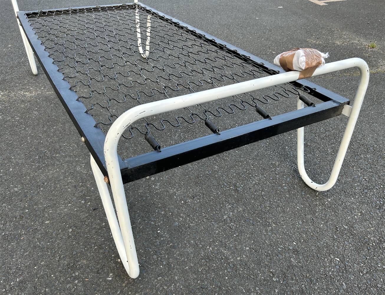 Lit internat, style Hitier, métal tubulaire, vintage, années 50