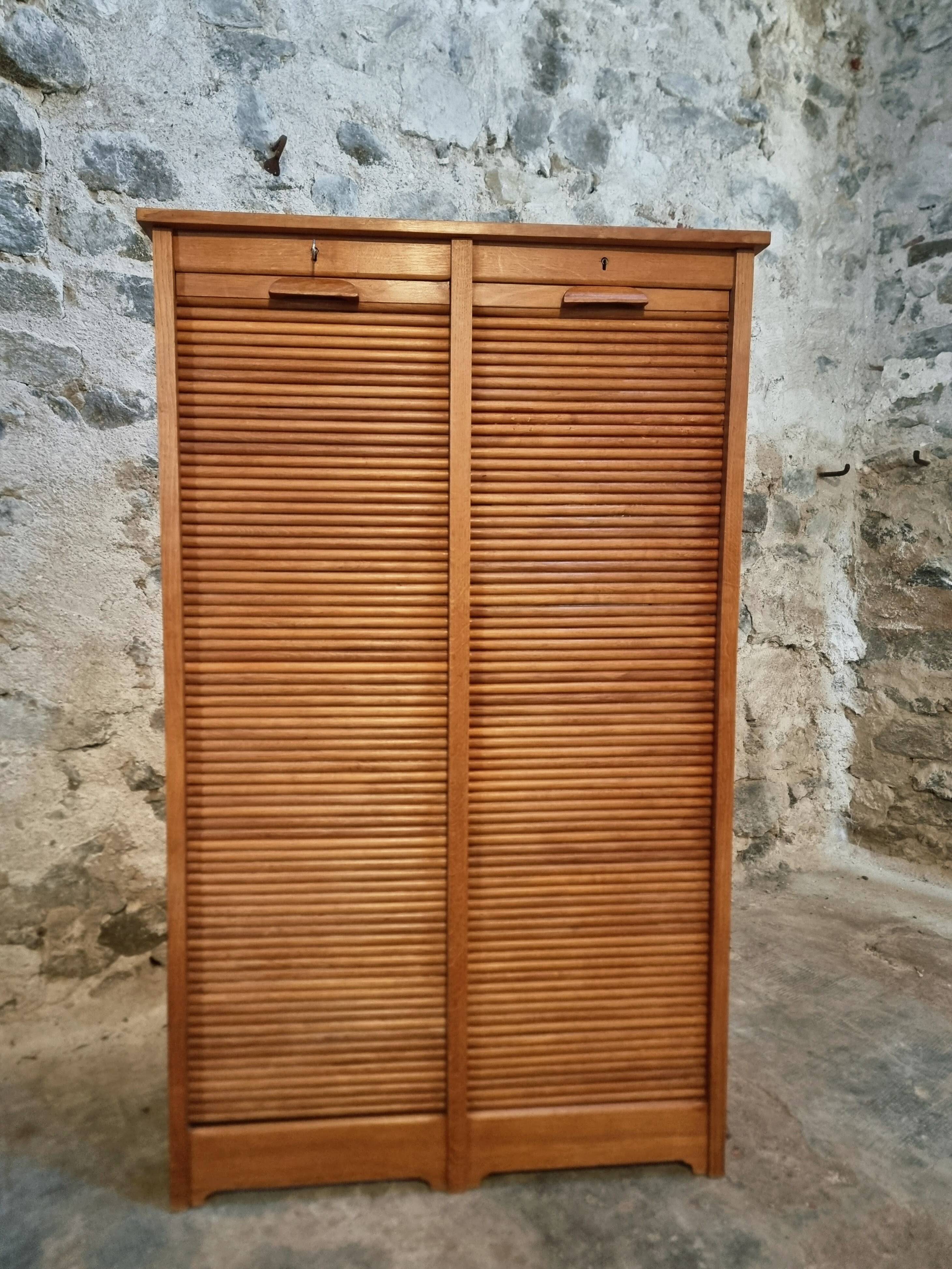 Armoire à rideaux vintage en chêne français – années 1960 – rangement de bureau avec étagères réglables