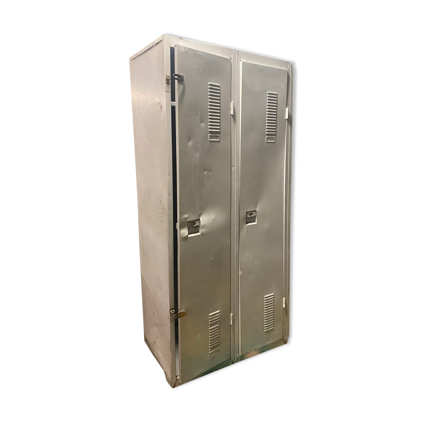 Double metal cloakroom cabinet
