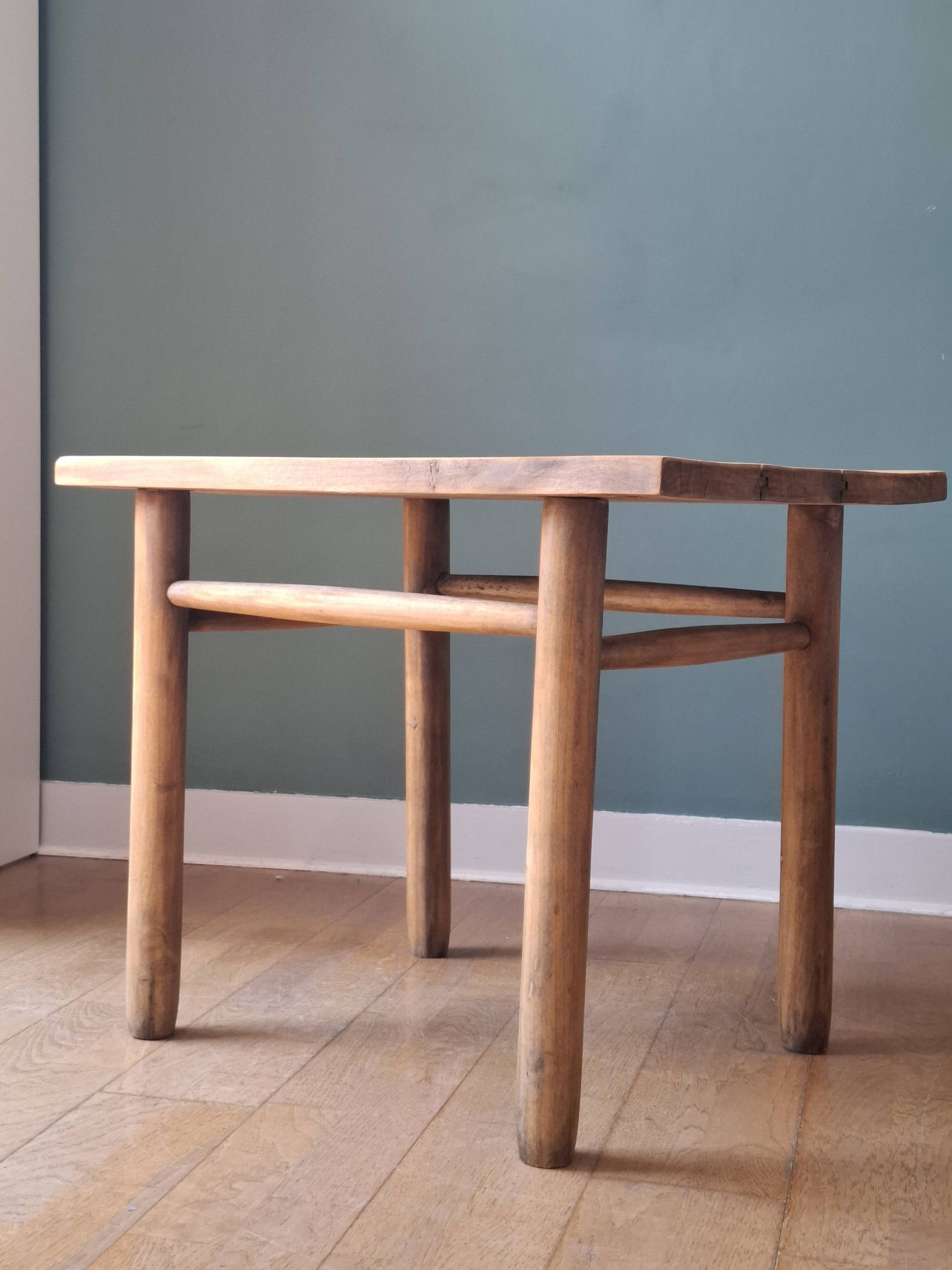 Table d'appoint brutaliste
