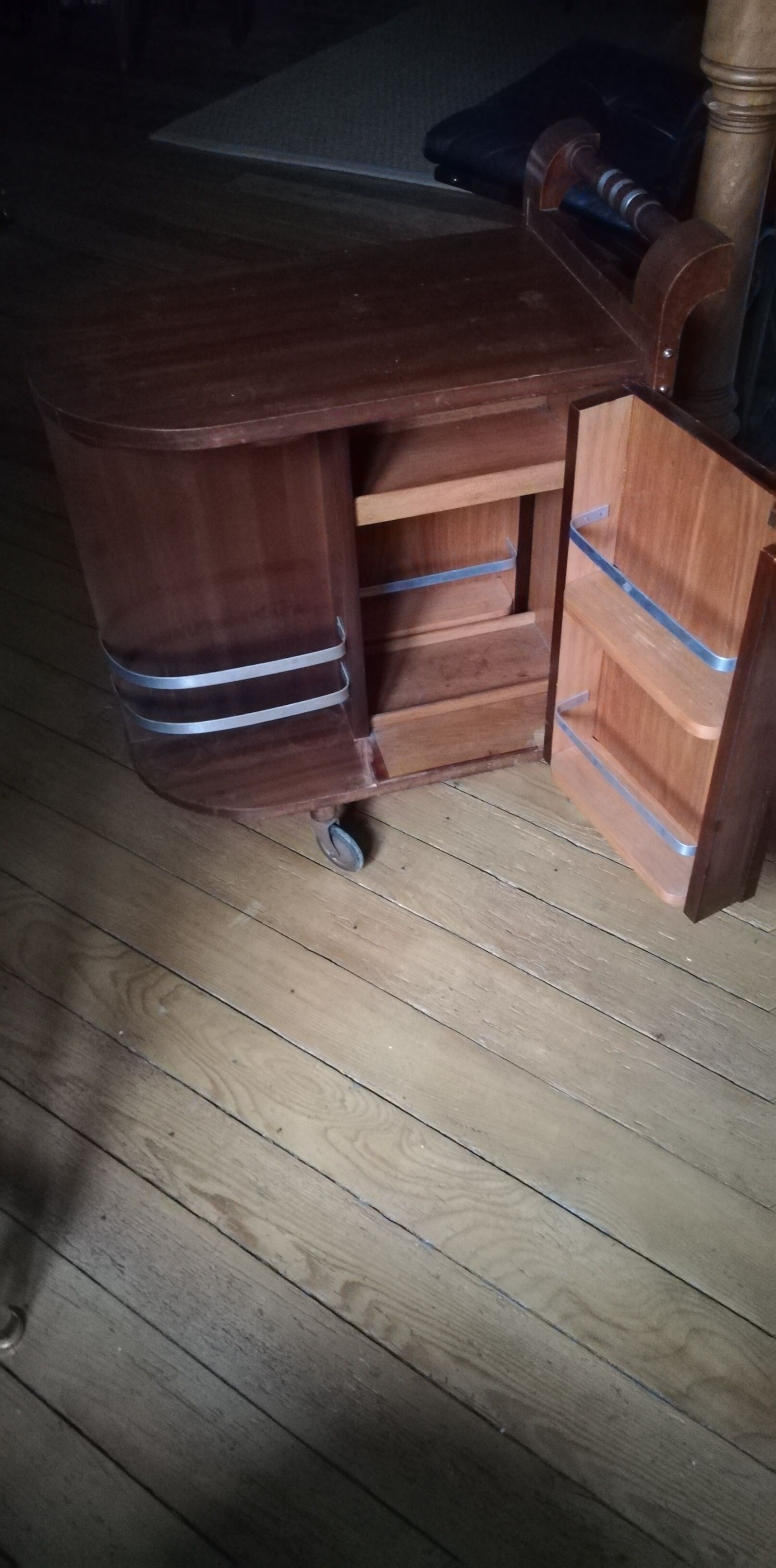 Bar on art deco wheels