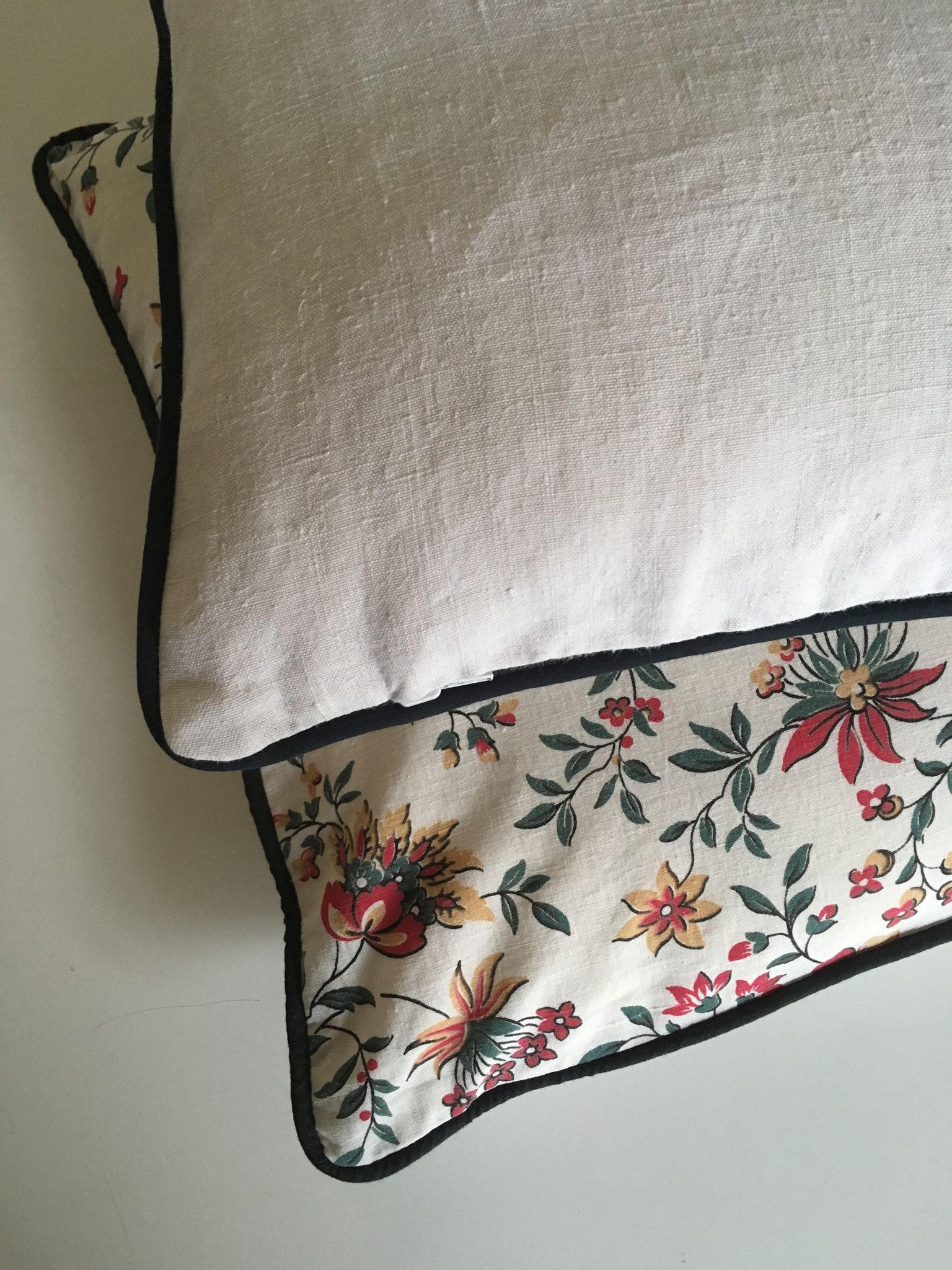 Cushion in old linen canvas 19th old black piping
