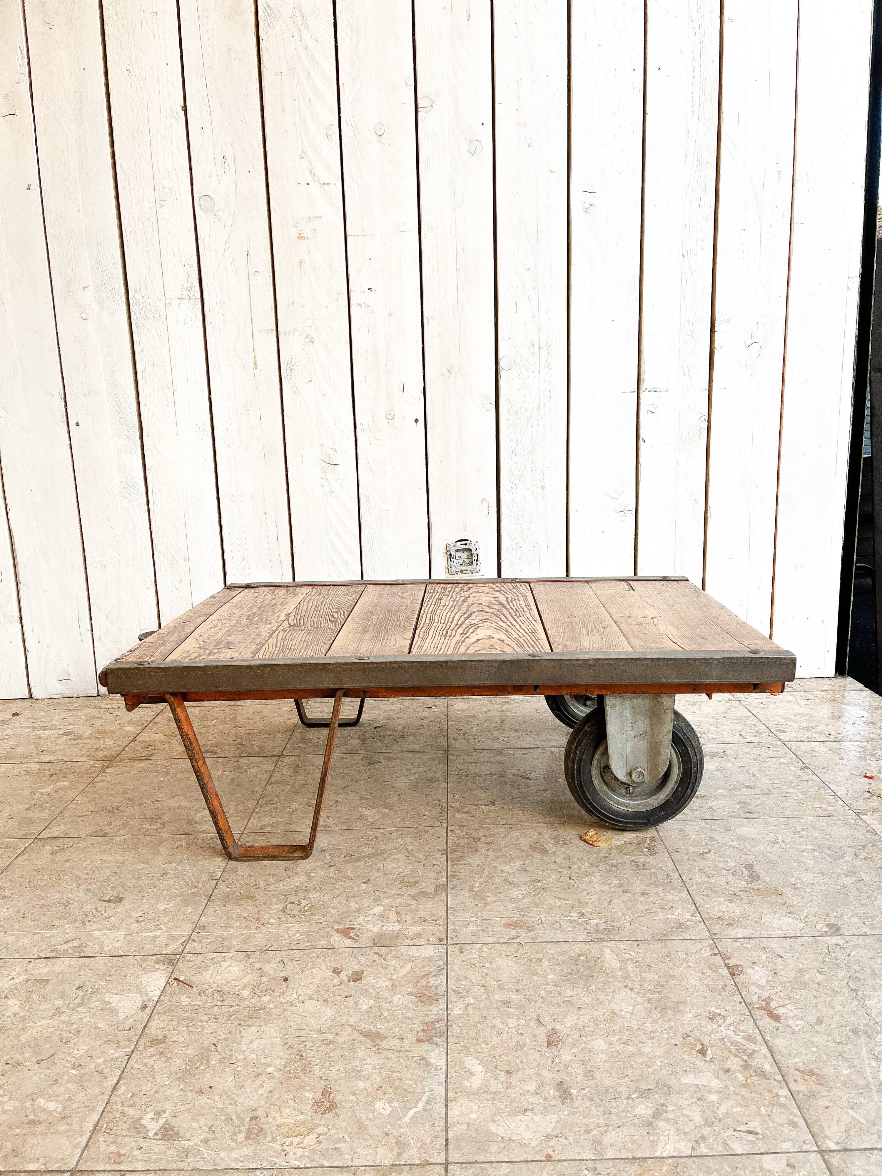 SNCF pallet coffee table