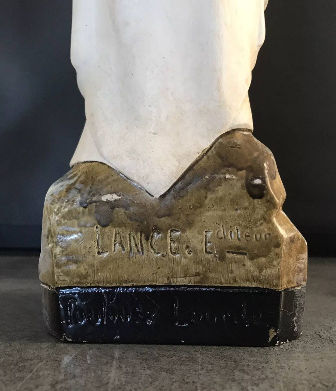 Statue of the holy virgin in hand-painted plaster signed lance 44 cm