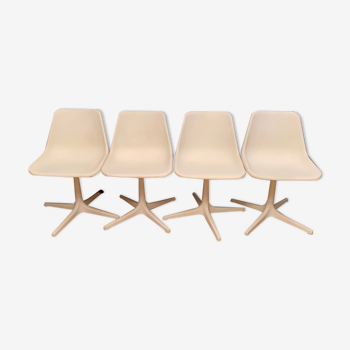 Un ensemble de quatre chaises par robin day, overman, suède, années 1960