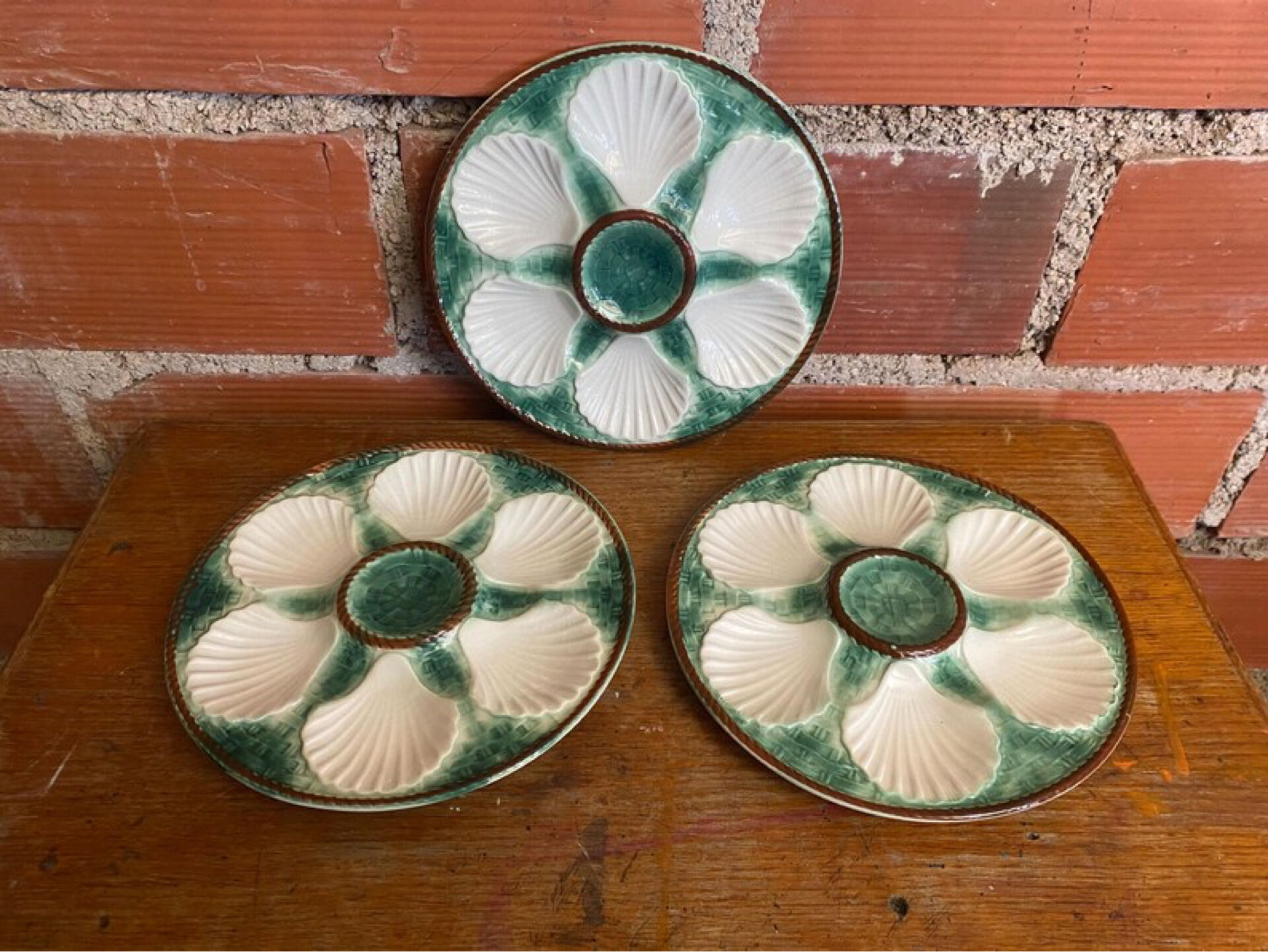 Set of 3 oyster plates barbotine majolica model chantilly ceramics