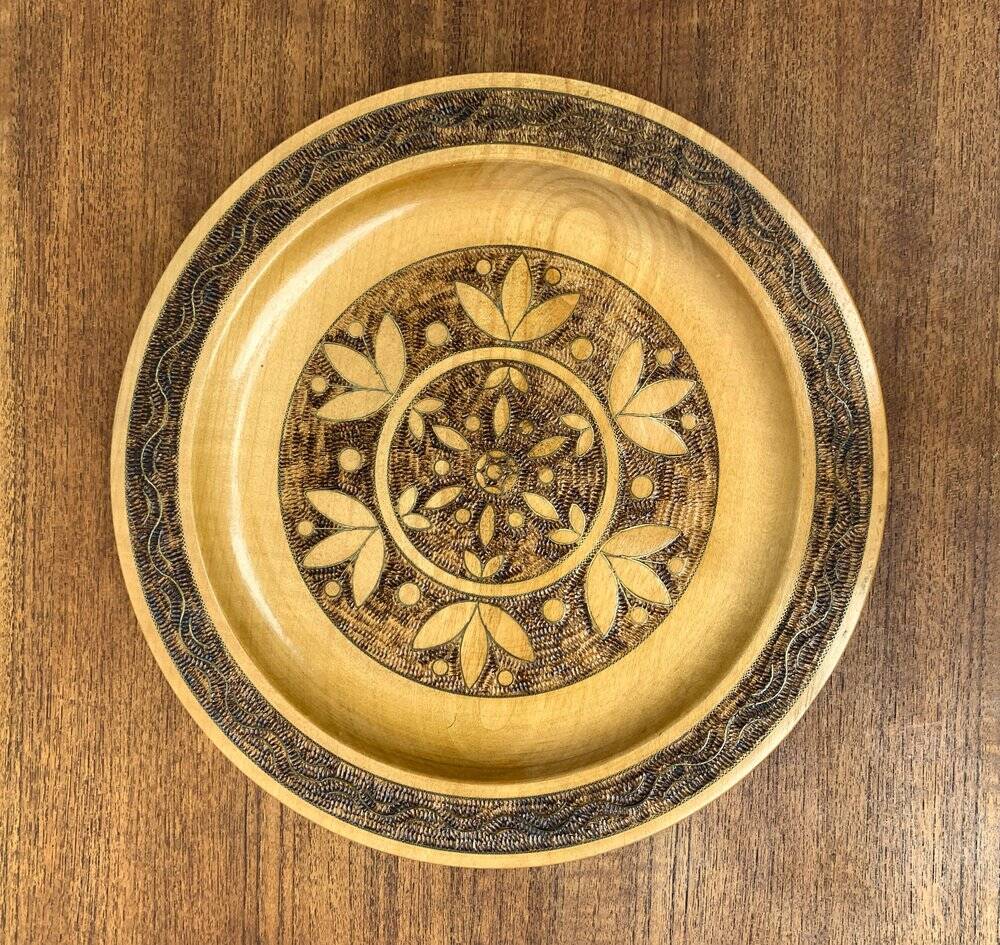 Vintage wooden wall plates, set of 4