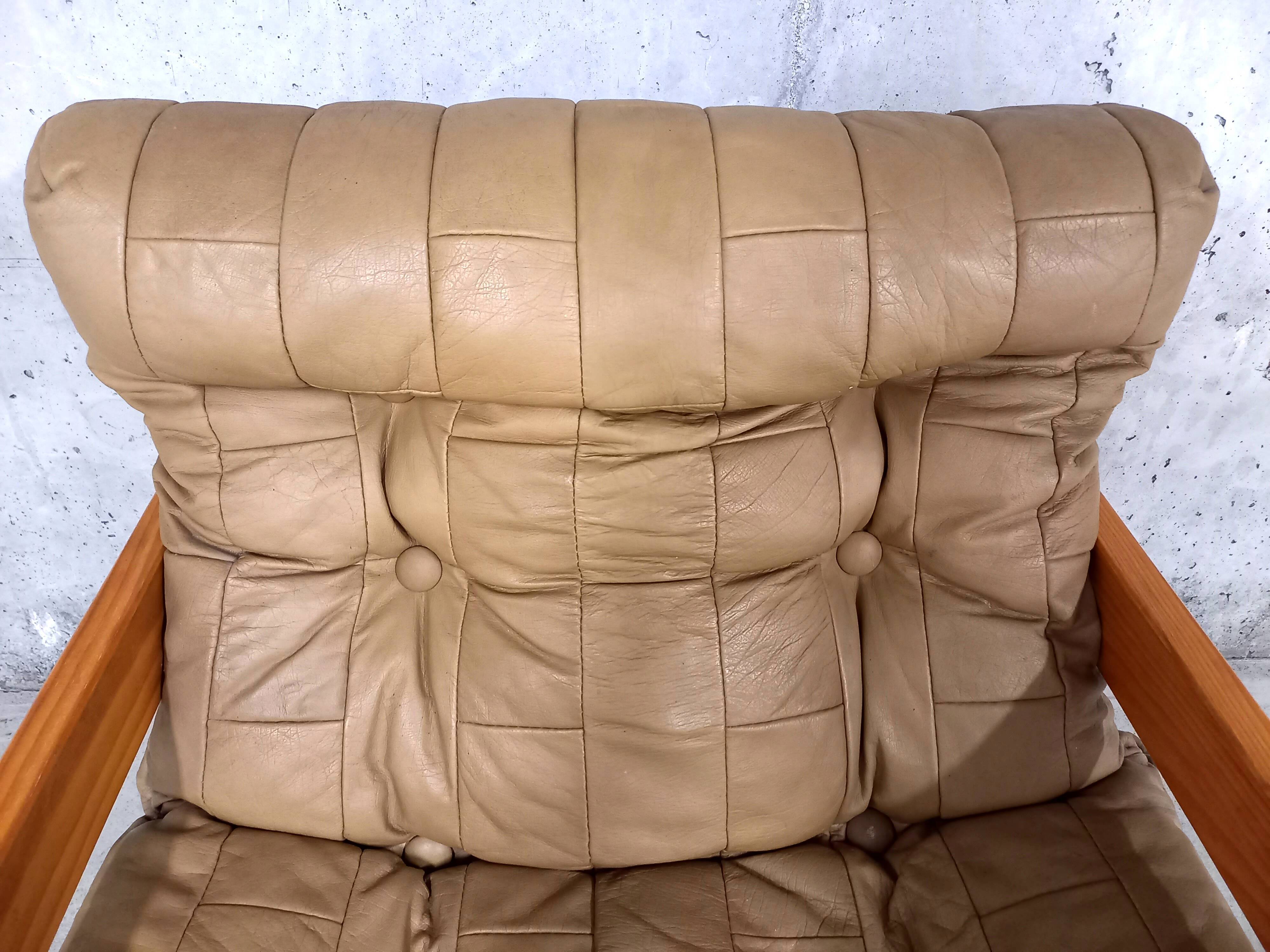 Vintage heater armchair in pine and leather 70s