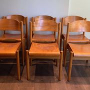 Suite de 6 chaises empilables en sapin