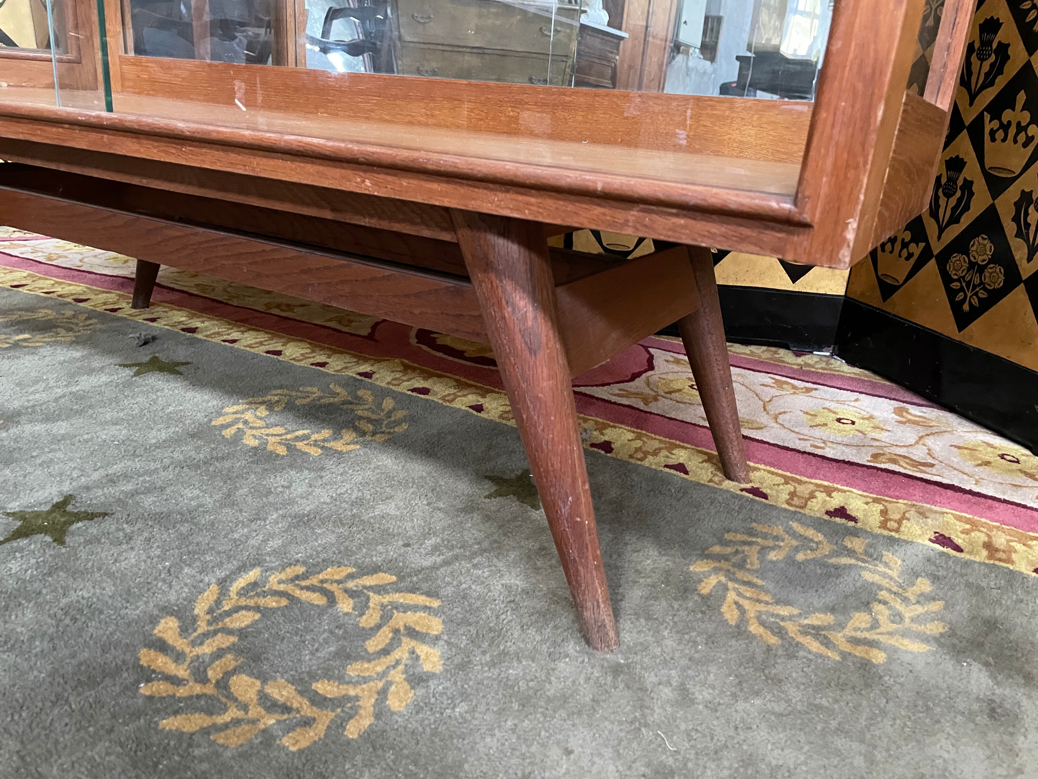 Vitrine scandinave en chêne 1960