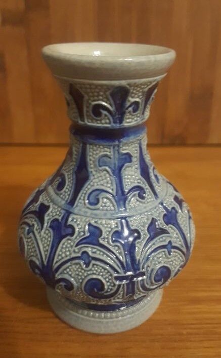 Sandstone vase with Alsace salt