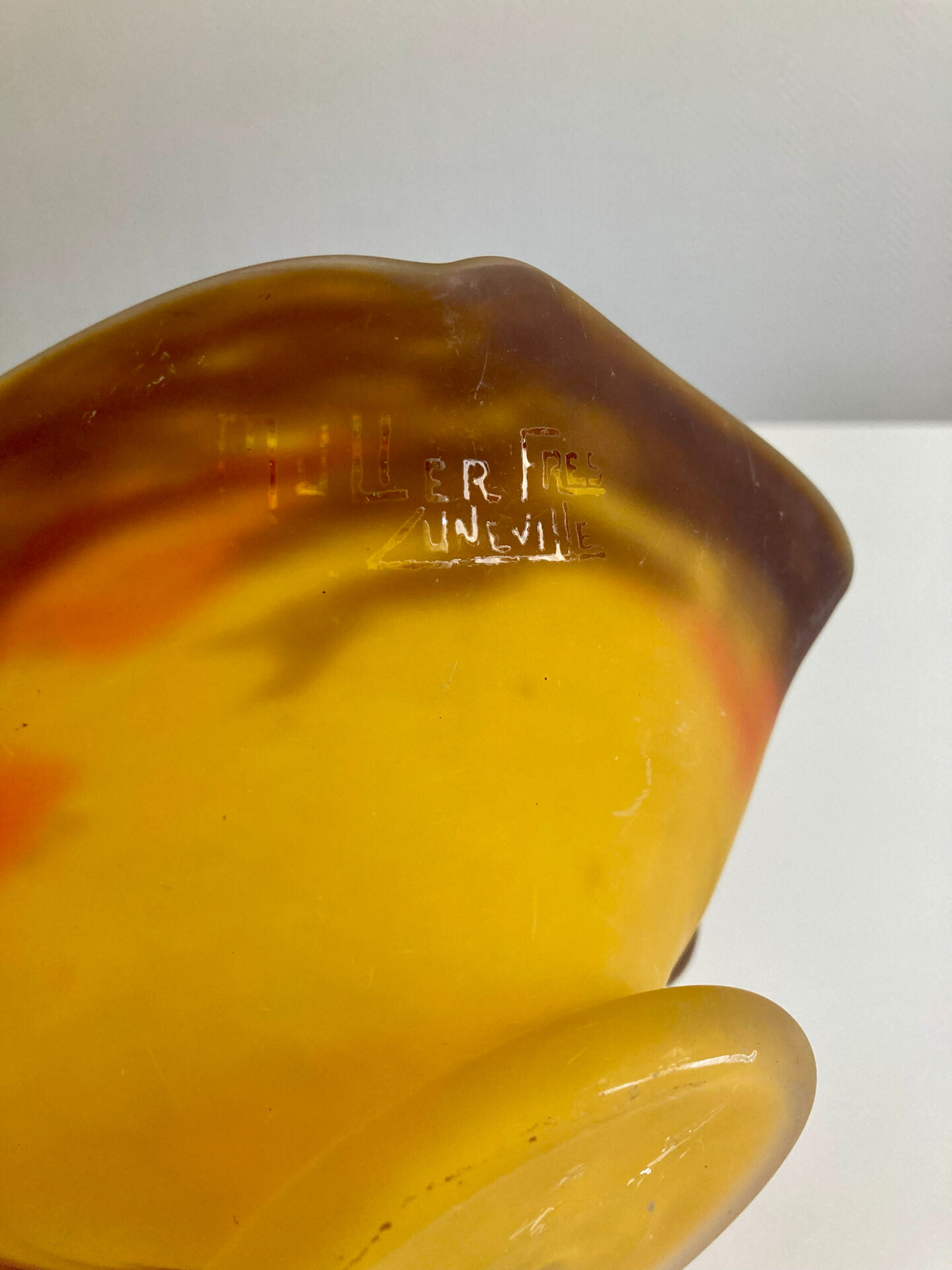 Glass footed coupe Nuagé signed by Muller Frères Lunéville.