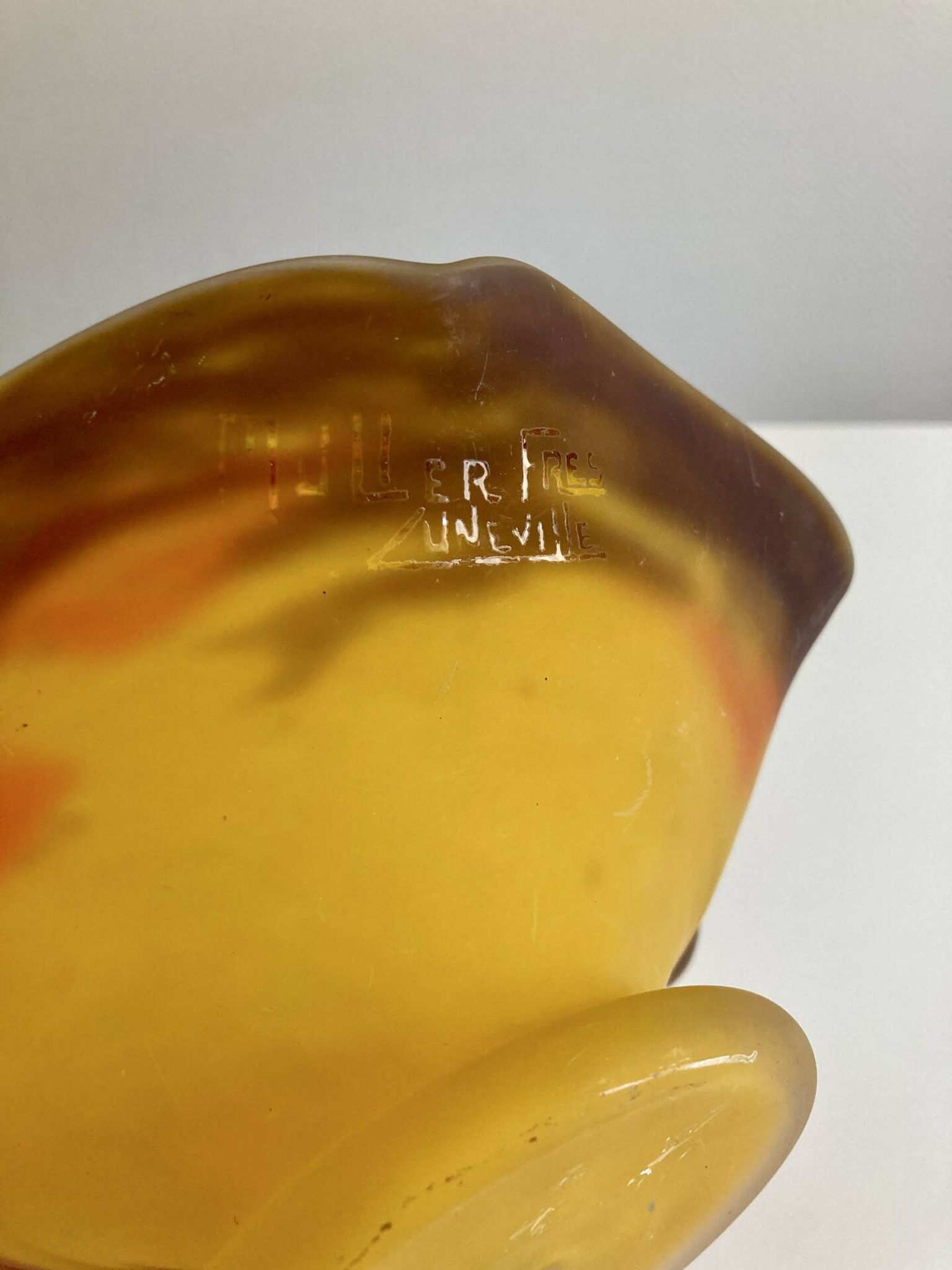 Glass footed coupe Nuagé signed by Muller Frères Lunéville.