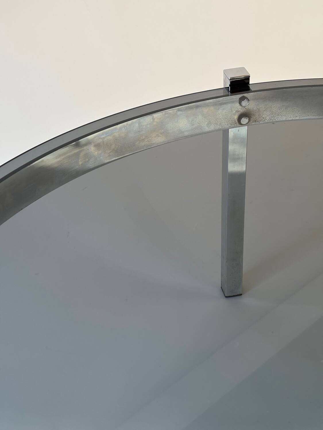 Table basse, chrome et verre fumé, 1970