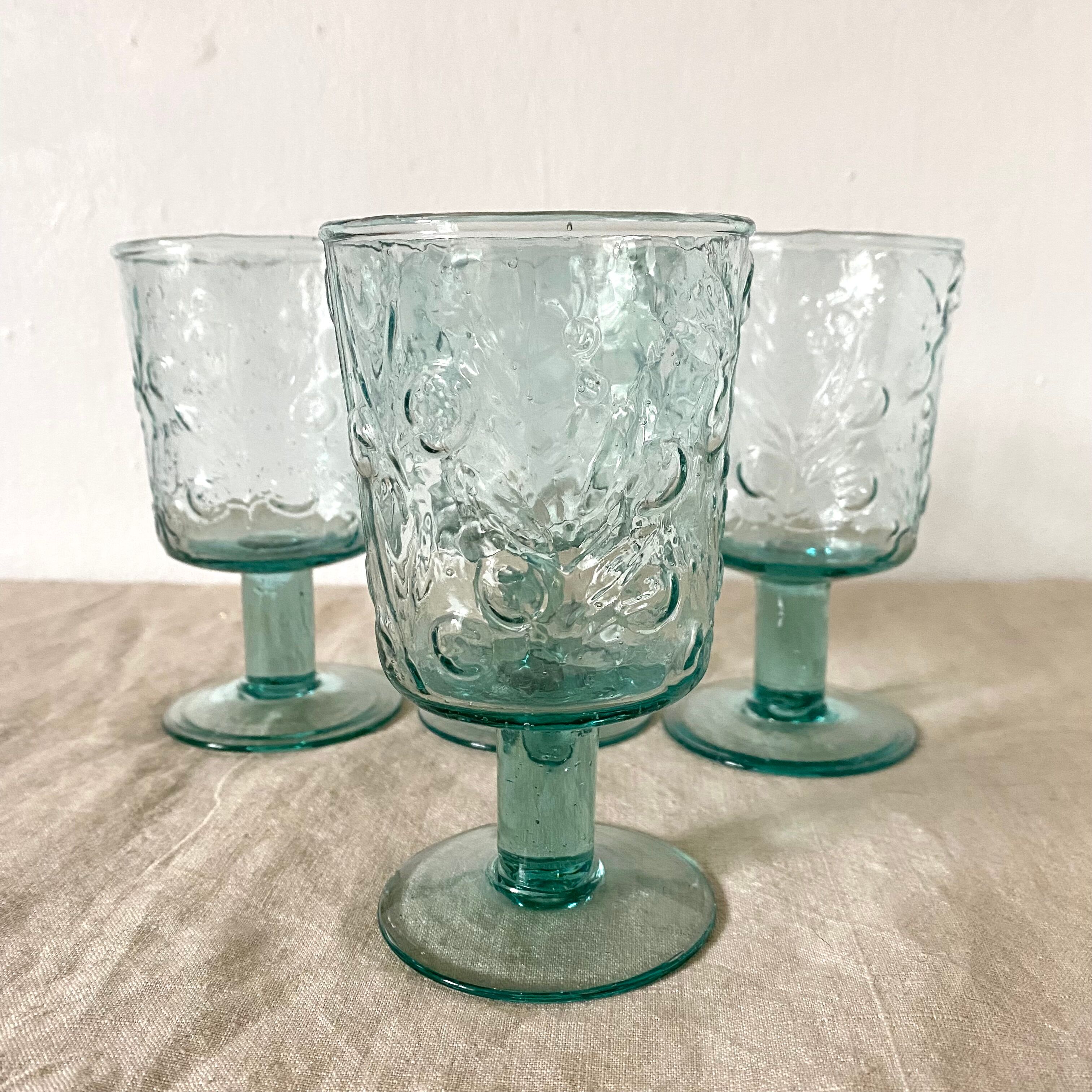 Coloured stemmed lenses