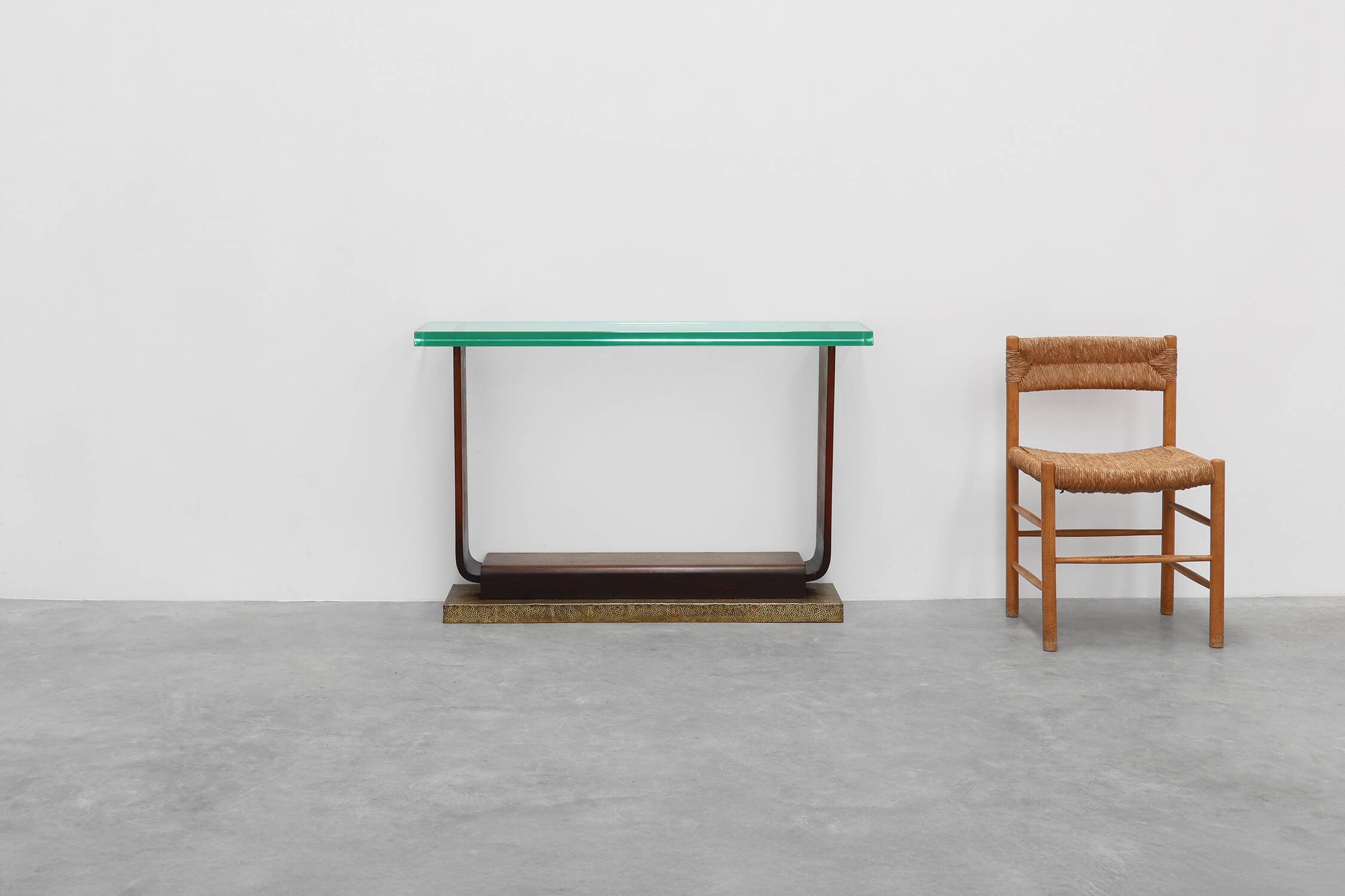 Console sculpturale Art Déco française avec plateau en verre, vers 1925