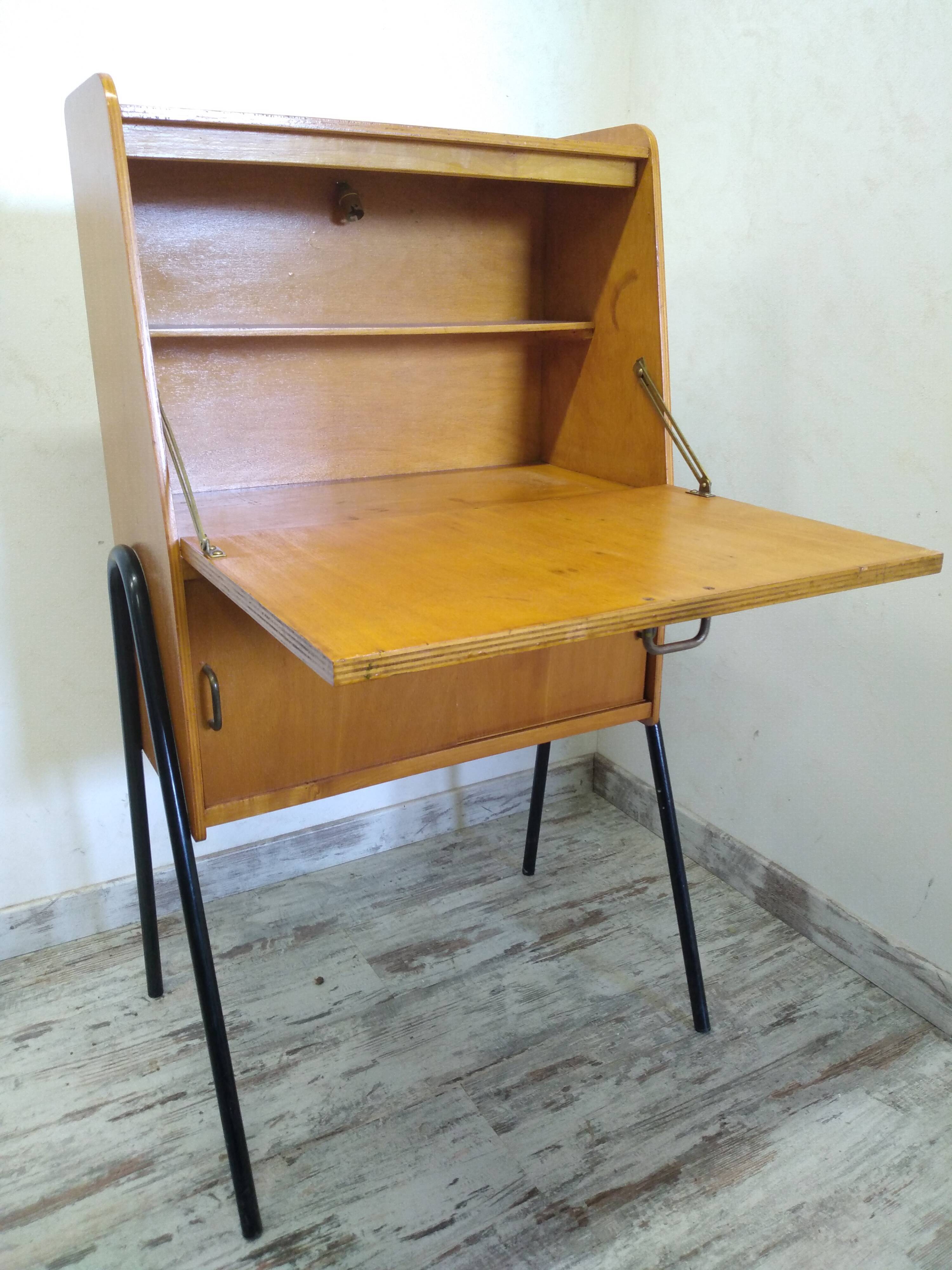 Scandinavian secretary