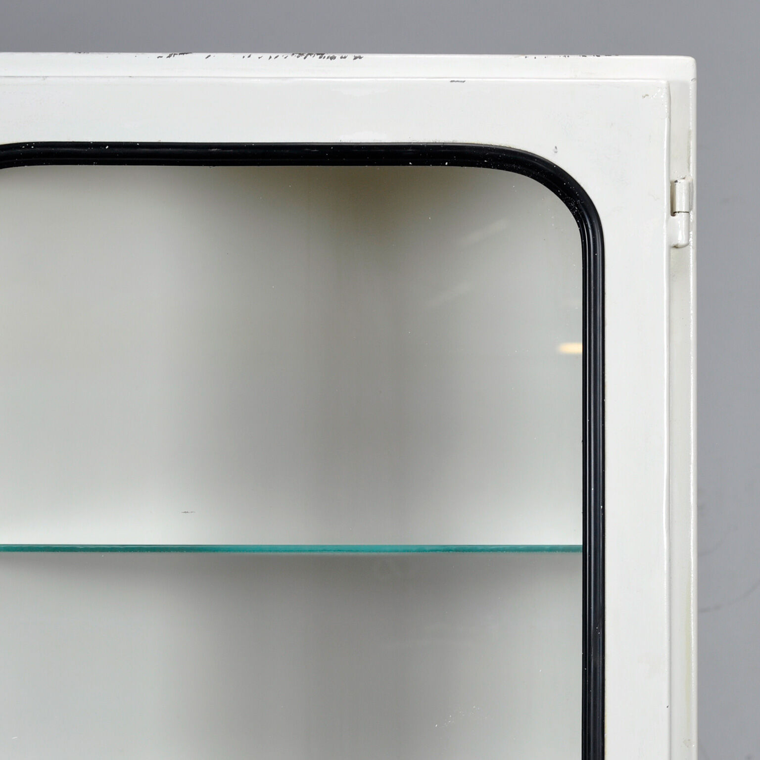 Vintage medicine cabinet, 1970s